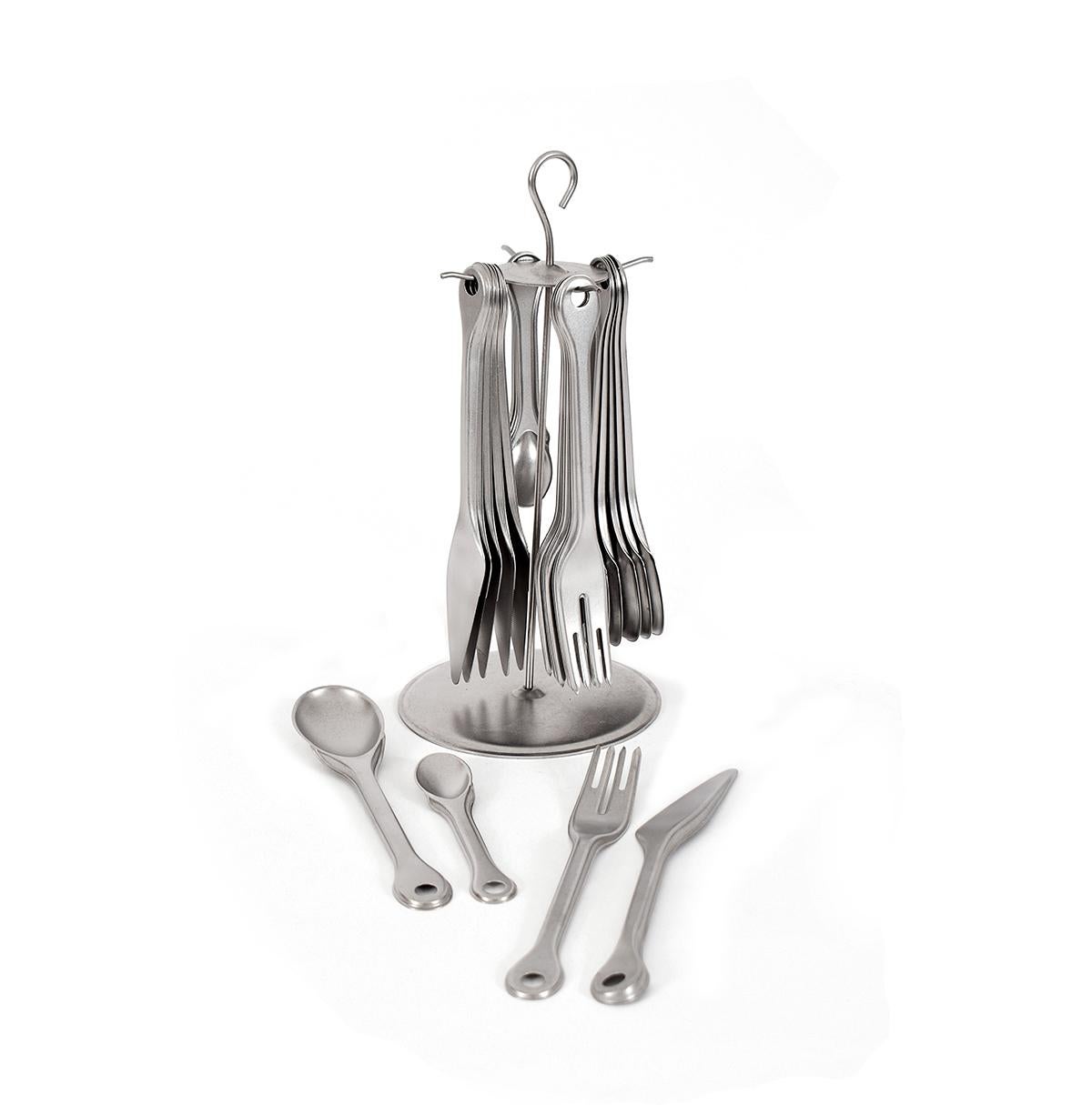 Six-person cutlery set model Piuma, designed by Enzo Mari for Zani & Zani in 1996.
Set made in stainless steel 18/10 that composed of twenty-four pieces (six spoons, six forks, six knives and six teaspoons).
Brand of manufacture on the top. 


 