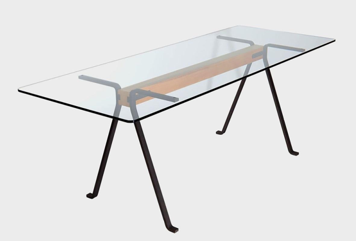 Enzo Mari for Driade Frate table 1973.
Anthracite gray painted steel structure with connecting beam of the 2 oak feet, 12 mm thick tempered glass.
In excellent condition.