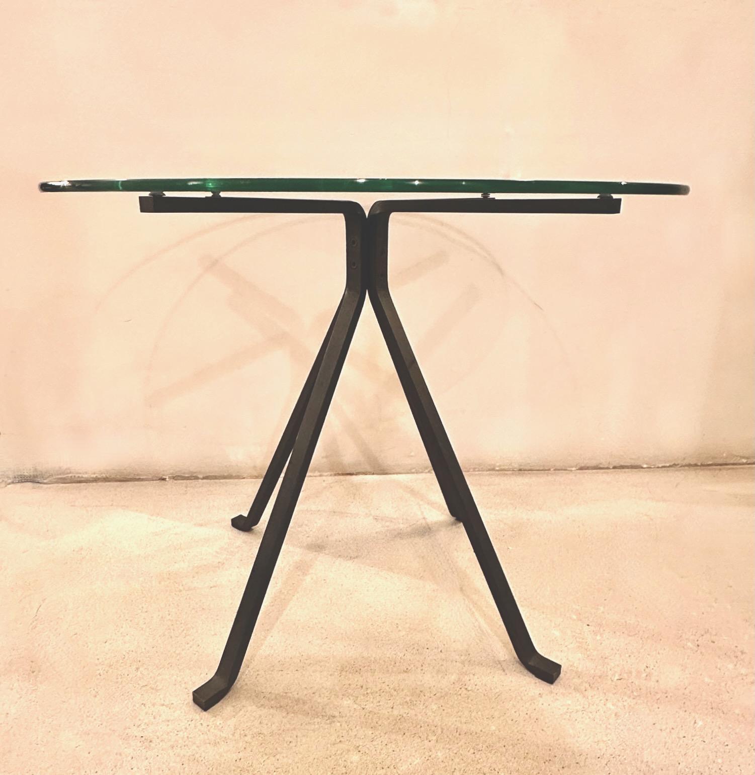 Mid-Century Modern Enzo Mari  Original Round and Glass Coffee Table for Driade .Italy.  1970 For Sale