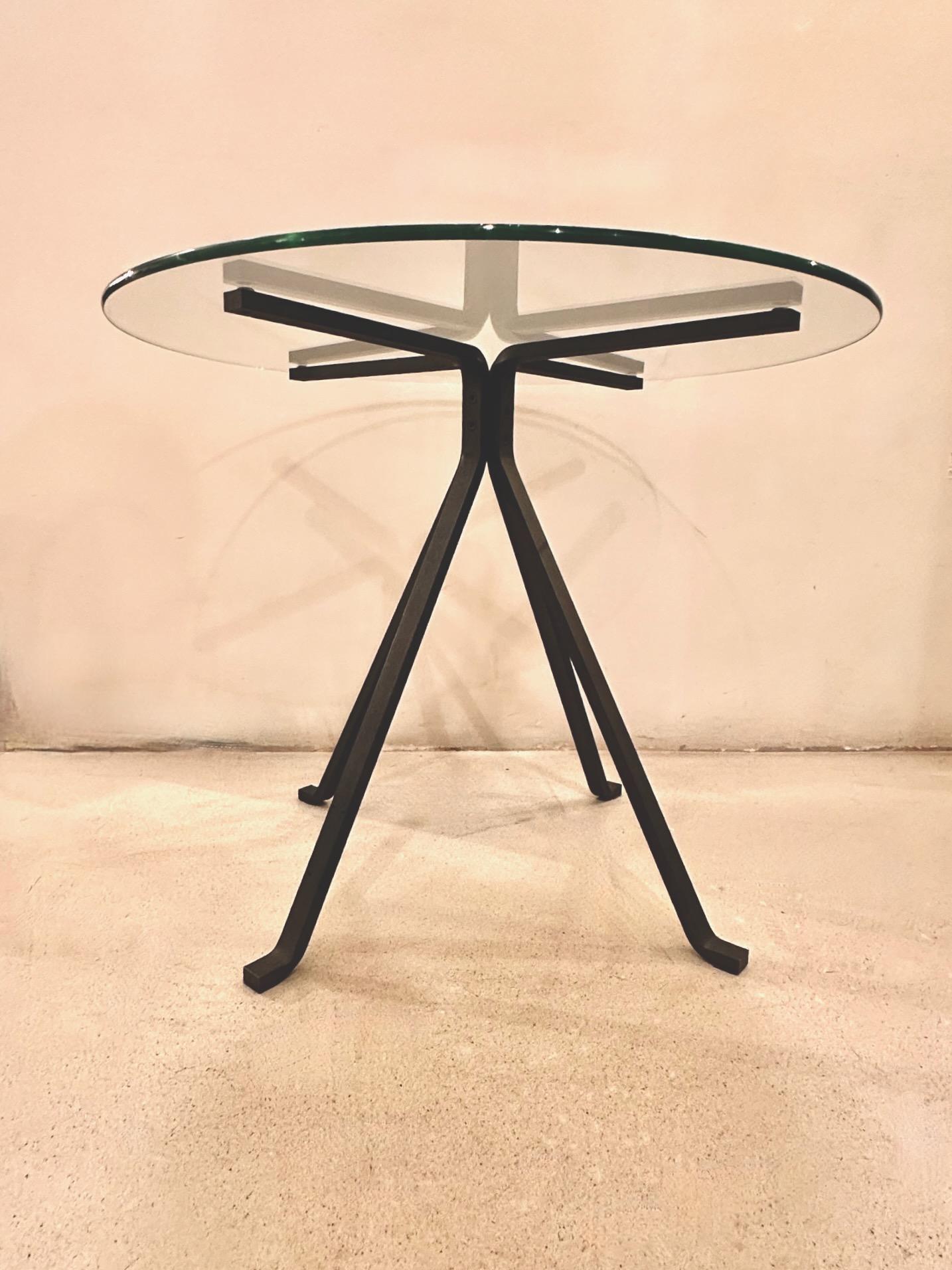 Italian Enzo Mari  Original Round and Glass Coffee Table for Driade .Italy.  1970 For Sale