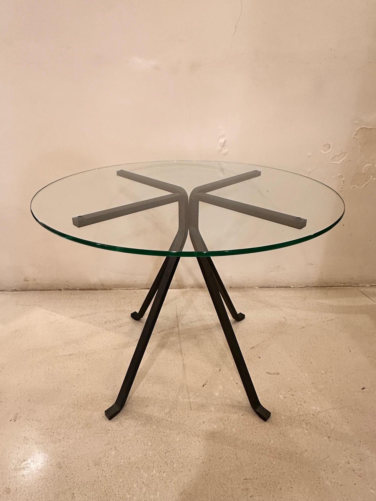 Enzo Mari  Original Round and Glass Coffee Table for Driade .Italy.  1970 For Sale 2