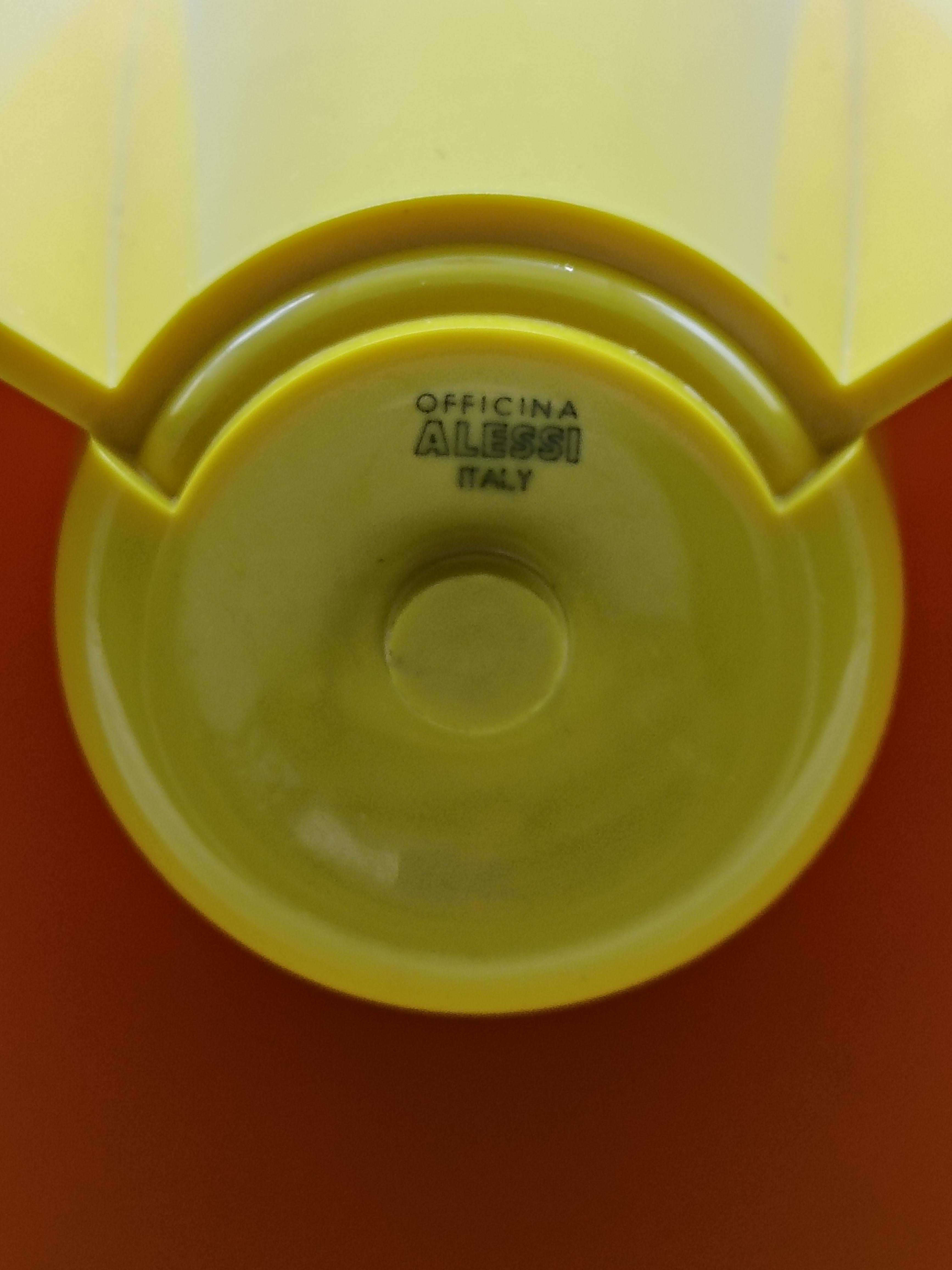 Enzo Mari para Officine Alessi Vaso Giallo 'Pago Pago' Italia 1972 Late 20th Century en venta
