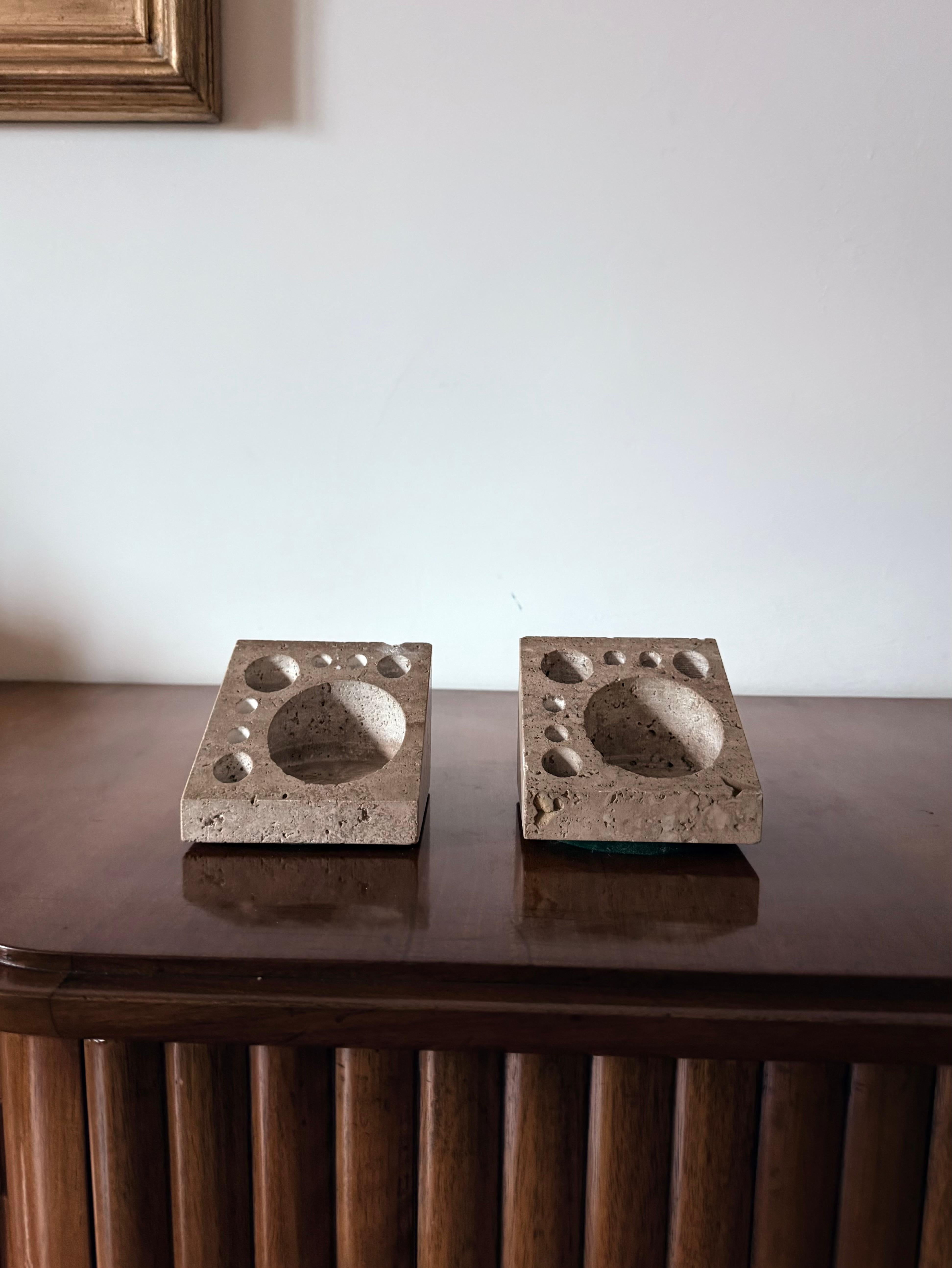 Travertine desk organizer

Enzo Mari, Danese, Italy, 1970s.

H 8.5 cm - 11 × 10 cm.

Label on the base

Conditions: good condition consistent with age and use.
