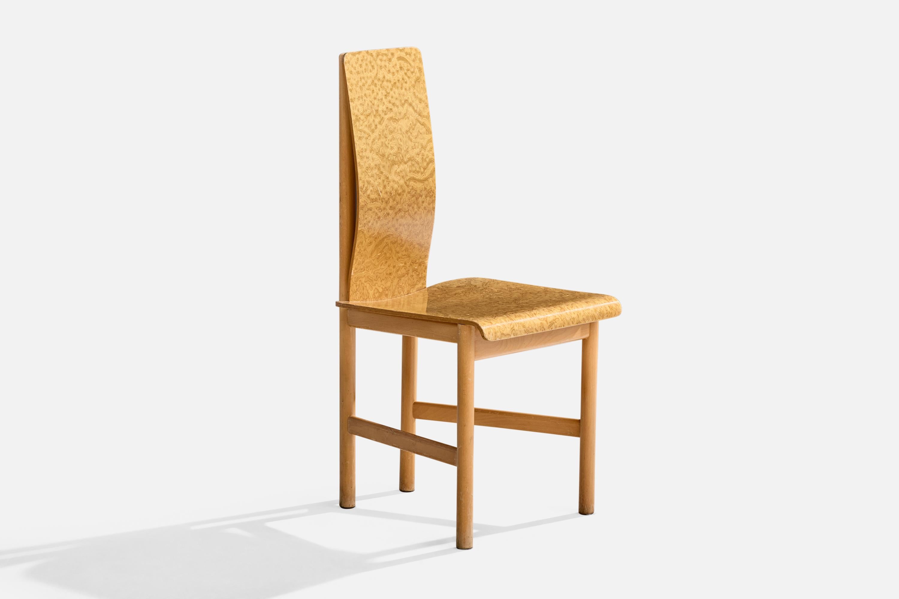 Chaise d'appoint ou de salle à manger en contreplaqué et hêtre, conçue par Enzo Mari et produite par Driade, Italie, c. 1980.

Le bois présente des rayures dues à l'âge et à l'utilisation.

Usure correspondant à l'âge et à l'usage.

Dimensions