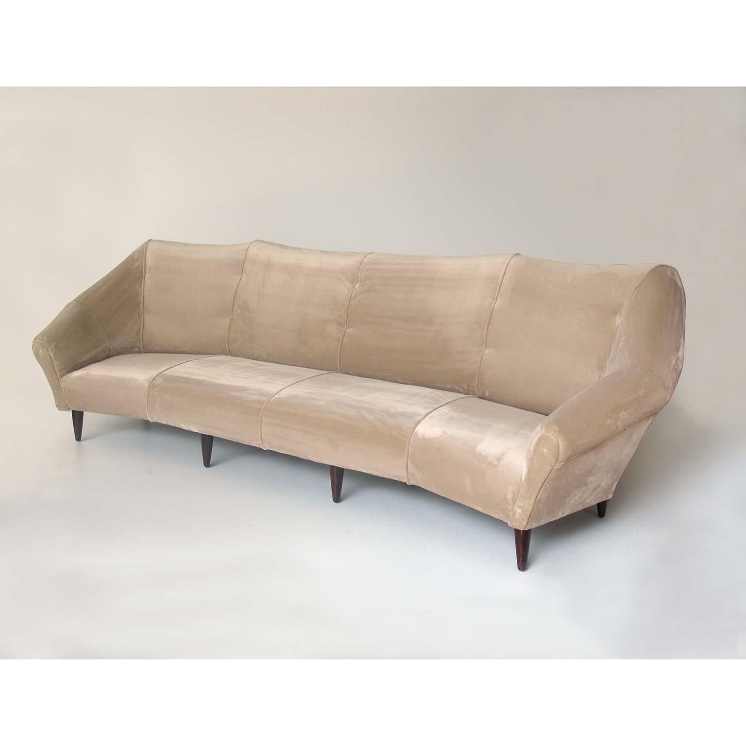 Sofá italiano Enzo Minotti de lujoso terciopelo, años 50 en venta 3