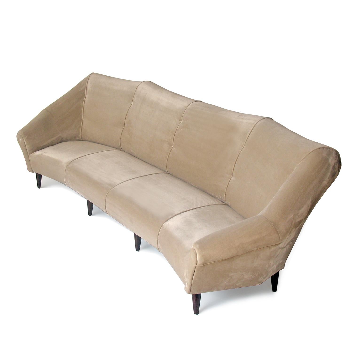 Sofá italiano Enzo Minotti de lujoso terciopelo, años 50 en venta 5