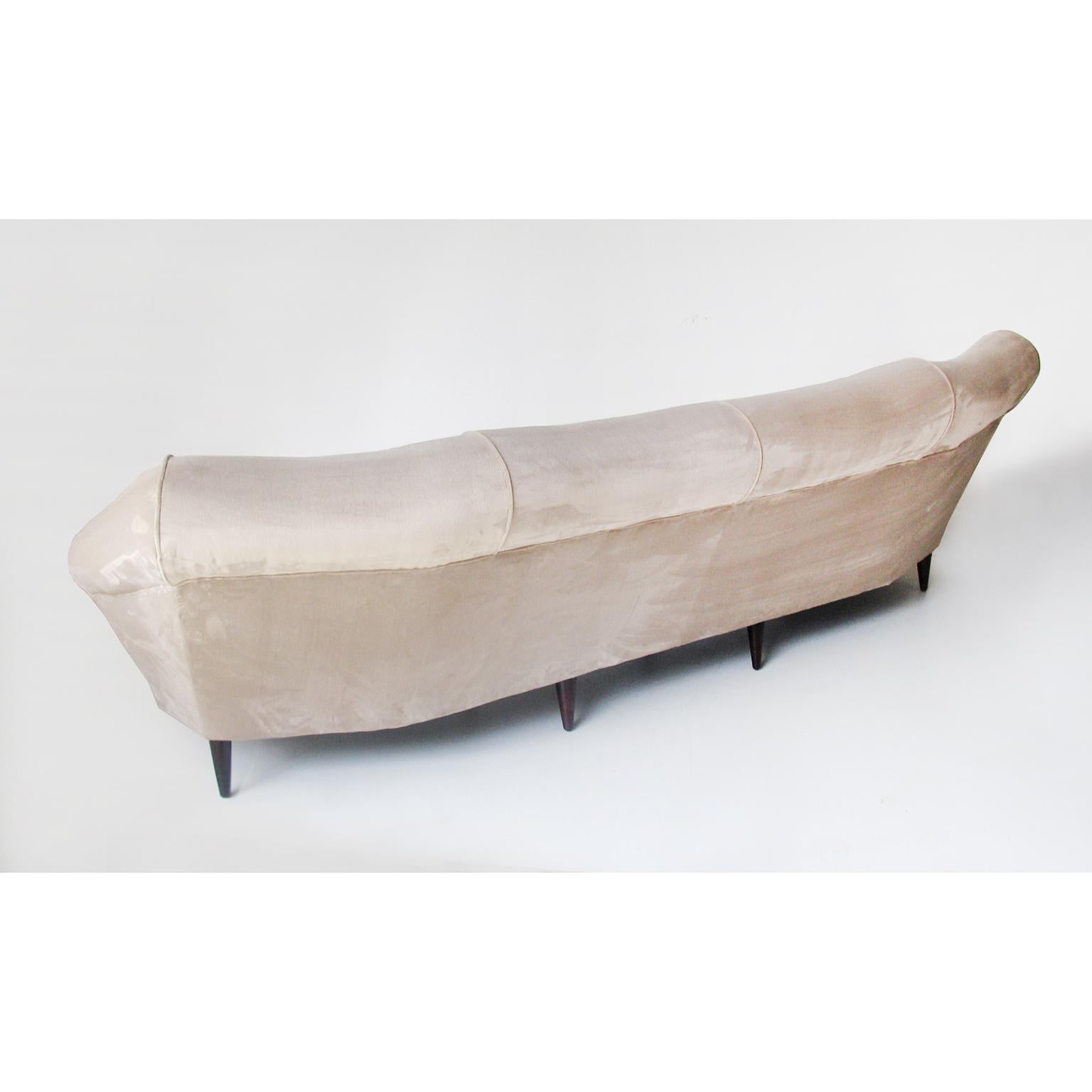 Sofá italiano Enzo Minotti de lujoso terciopelo, años 50 en venta 1