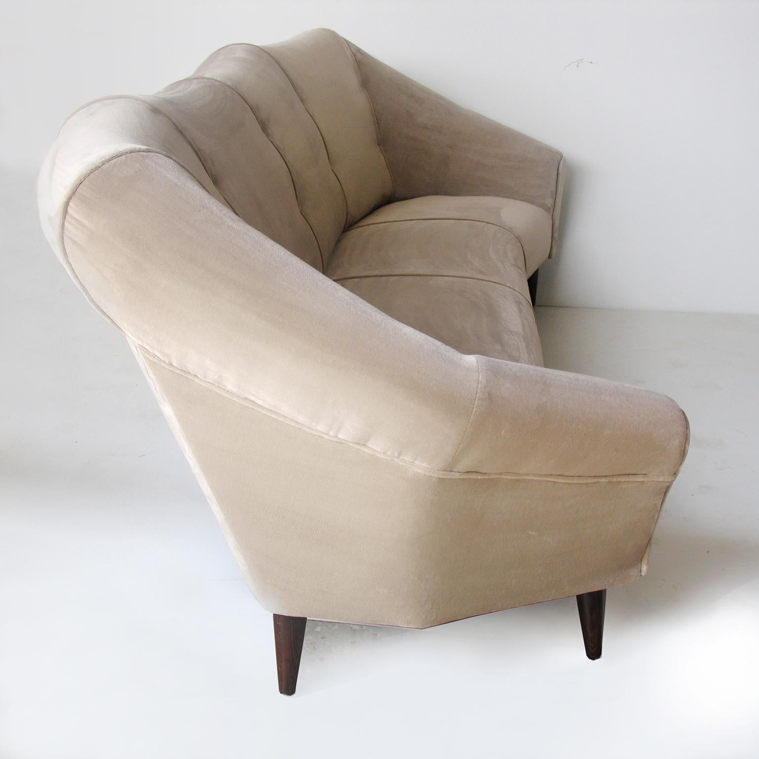 Sofá italiano Enzo Minotti de lujoso terciopelo, años 50 en venta 2