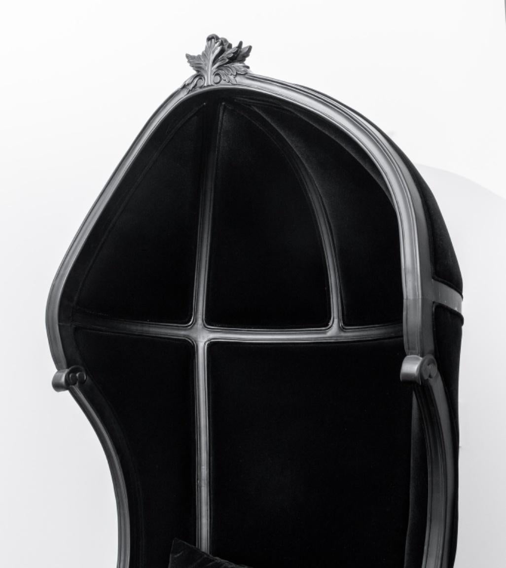 Enzo Modani Ebonized Louis XV Style Porter's Chair In Good Condition In Astoria, NY