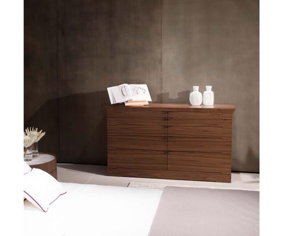 Designed by Chi Wing Lo for Giorgetti
A piece of container furniture designed with the idea of changing the conventional drawer opening. The special independent opening system of each drawer is obtained thanks to arnite spacers.
Ten-drawer chest
