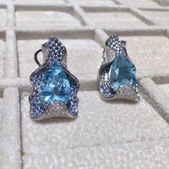 Boucles d'oreilles en or blanc avec aigue-marine émeraude, diamant et saphir