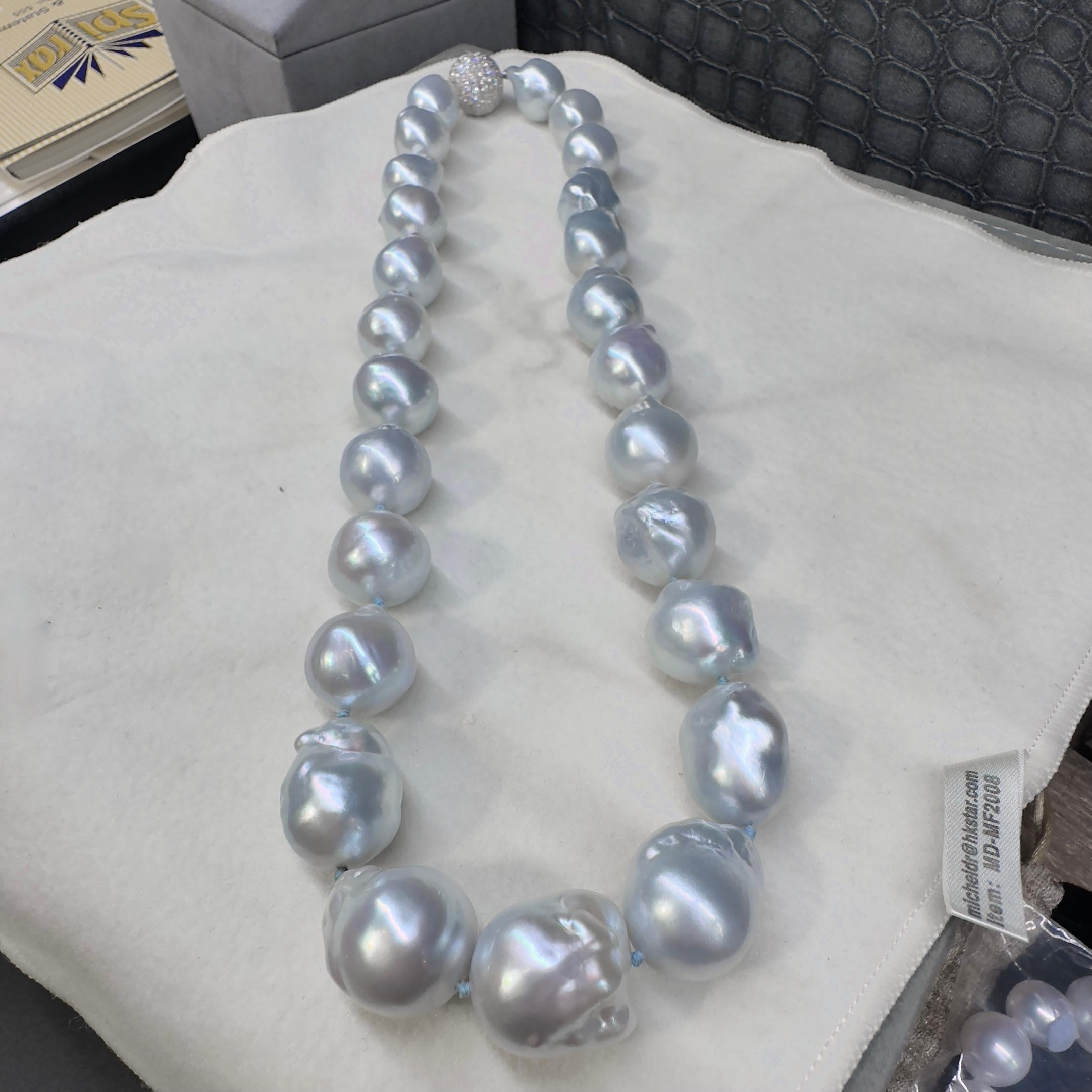 Contemporain Strand de perles baroques des mers du Sud d'Australie en vente
