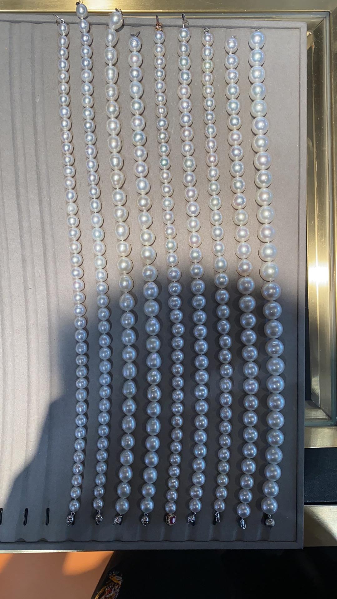 listing for strand NO.1


A strand of Cultured Australian South Sea pearls
Pearls are drilled and temporarily strung on wire for transportation purposes.

GUARANTEED NATURAL COLOUR AND LUSTRE

These pearls display their natural colour and lustre and