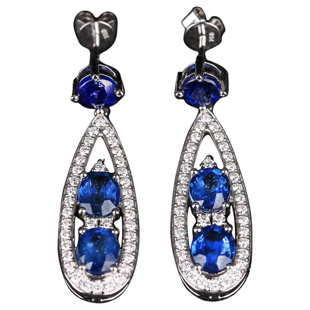 Eostre Blauer Saphir und Diamant-Ohrring aus 18 Karat Weißgold im Angebot