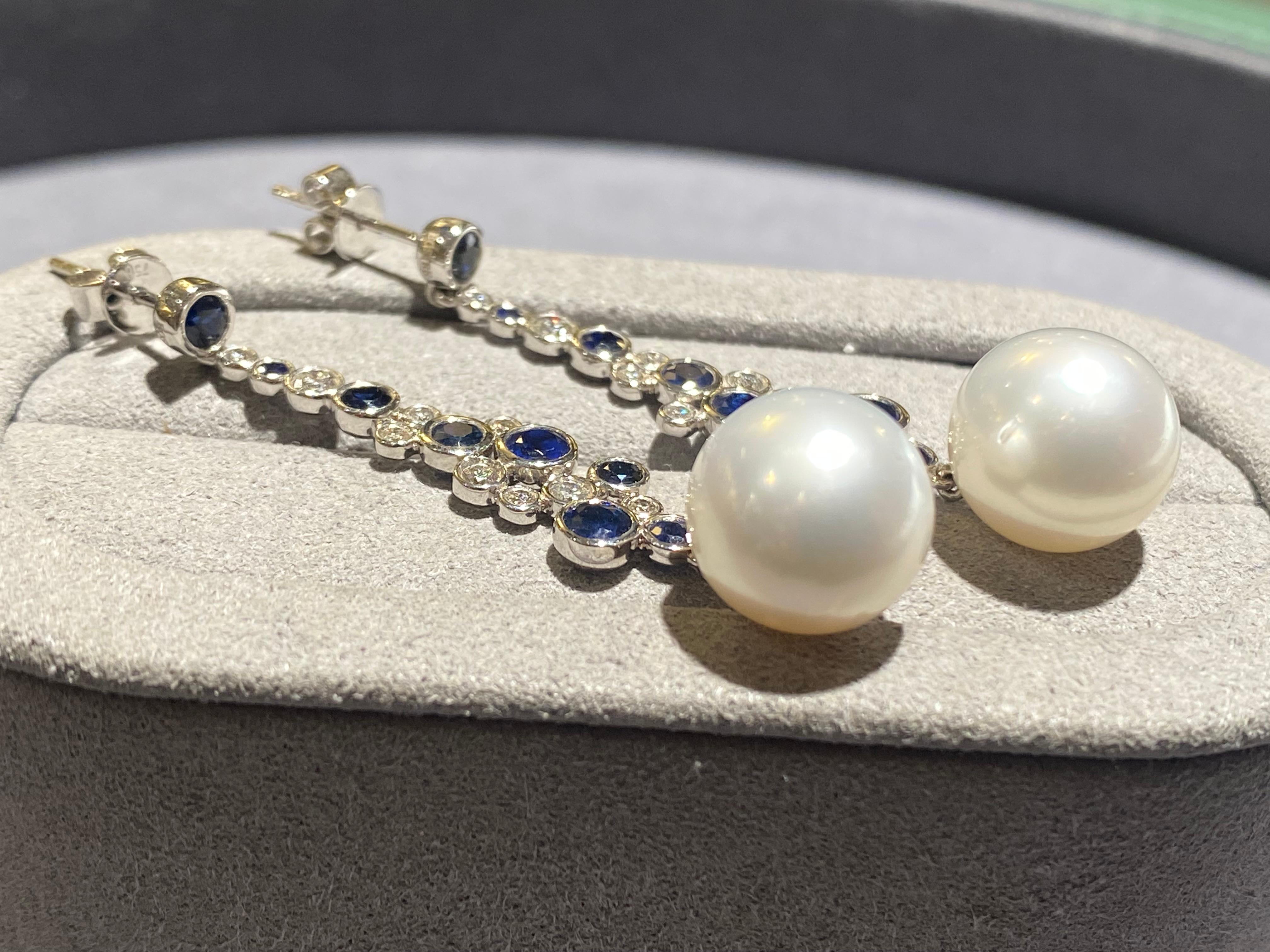 Perle Boucles d'oreilles Eostre en or blanc 18 carats, saphir bleu et diamants en vente