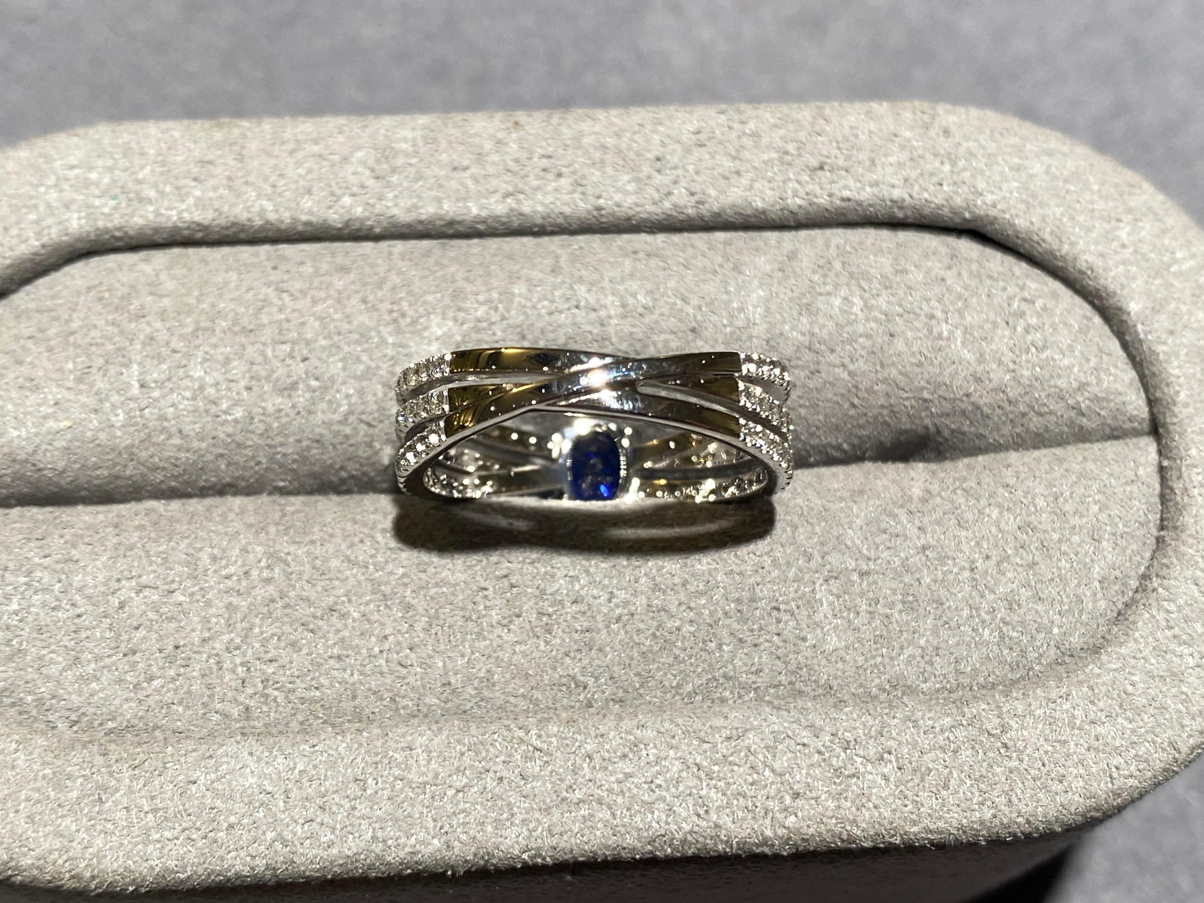 Eostre Blue Sapphire and Diamond Ring in 18k white Gold In New Condition For Sale In Melbourne, AU