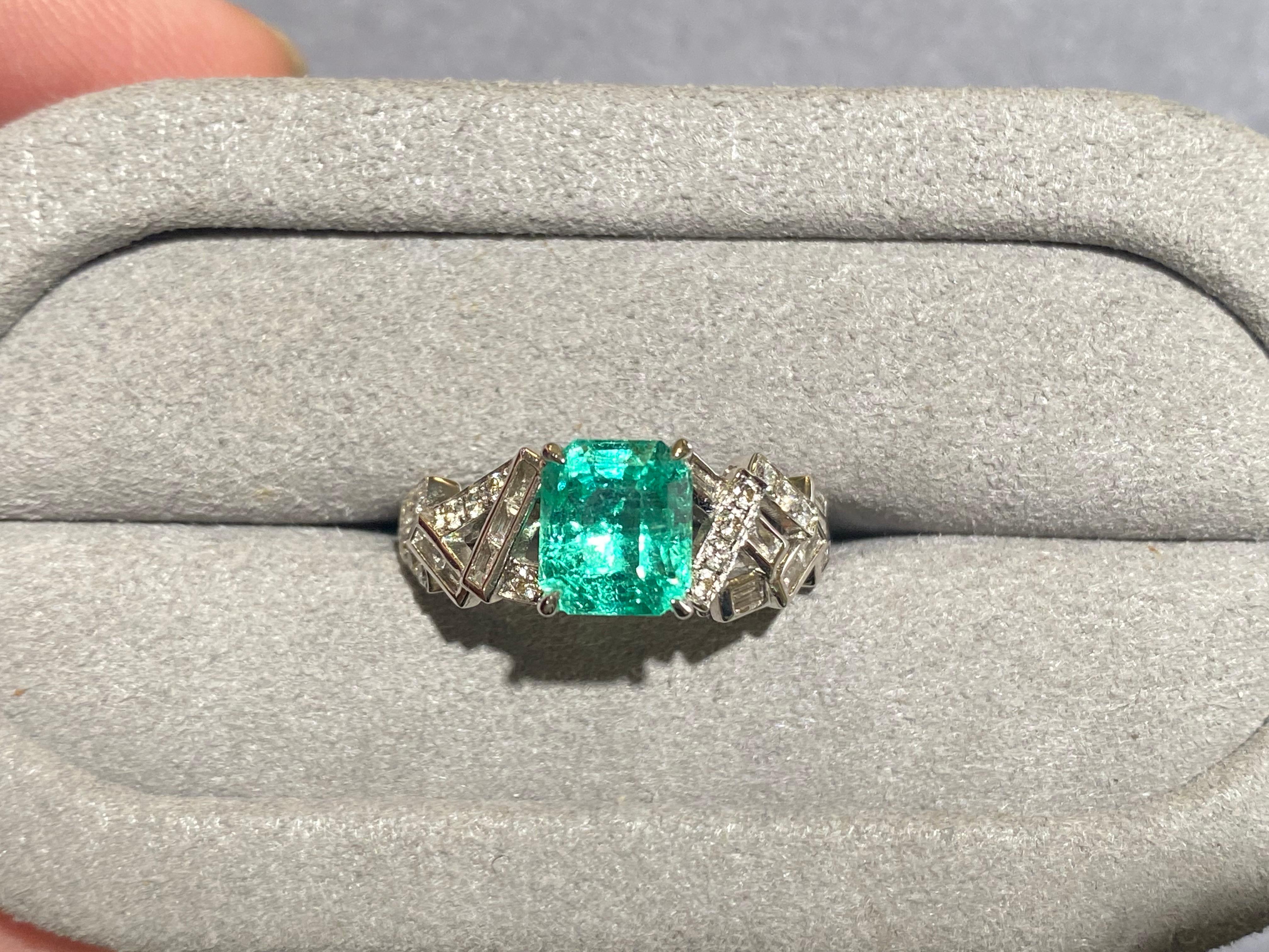 Eostre Emerald and Diamond Ring in 18k White Gold In New Condition For Sale In Melbourne, AU