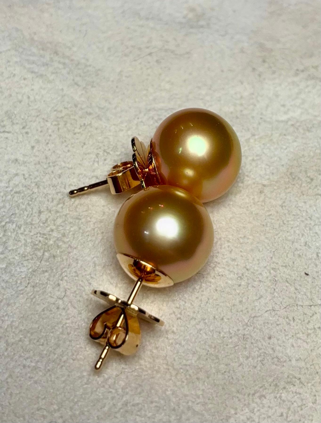Eostre perle dorée des mers du Sud  Clous d'oreilles en or 18k en vente 1