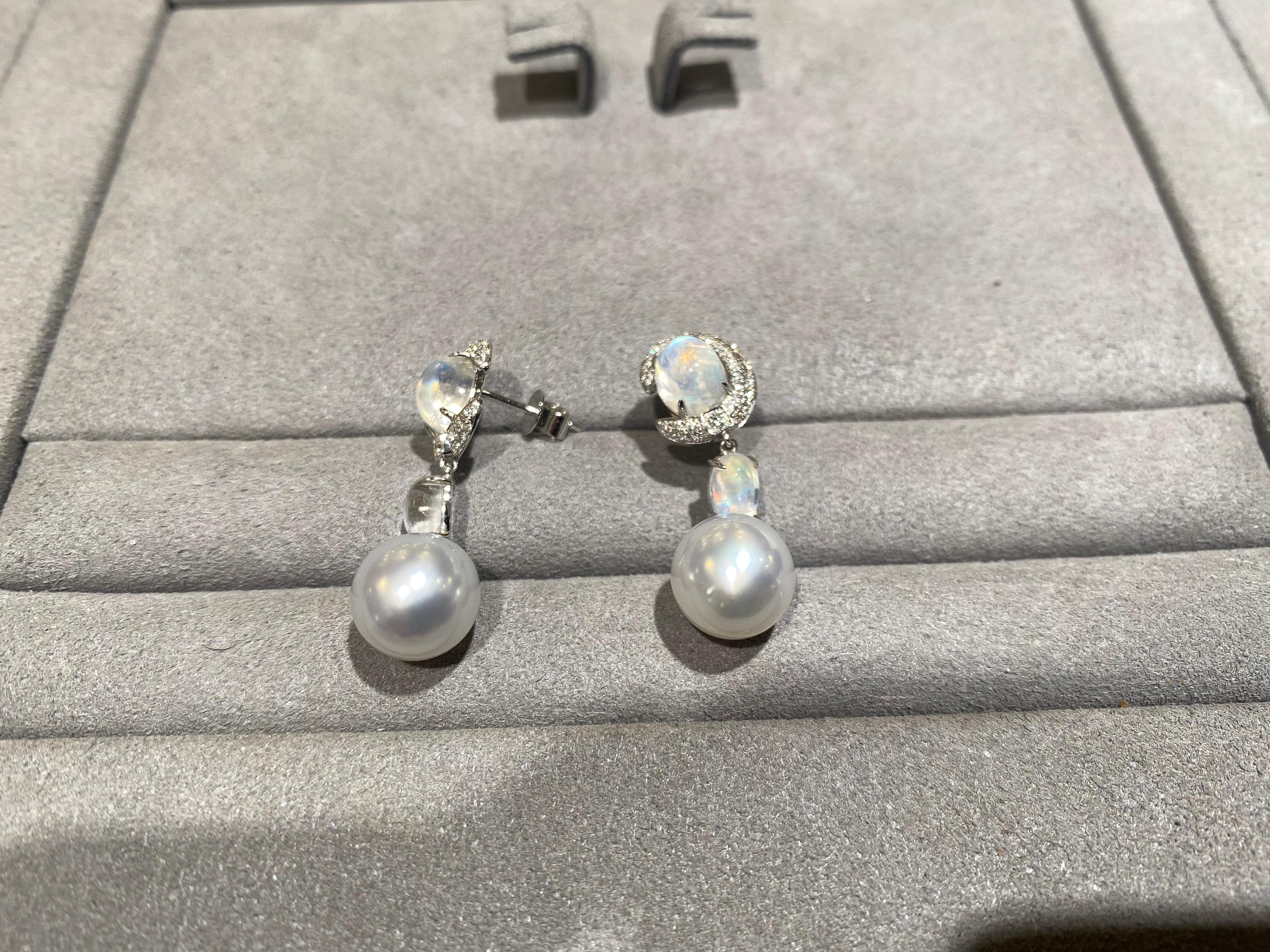 Eostre Moonstone, White South Sea Pearl and Diamond Earring in 18K Gold In New Condition For Sale In Melbourne, AU