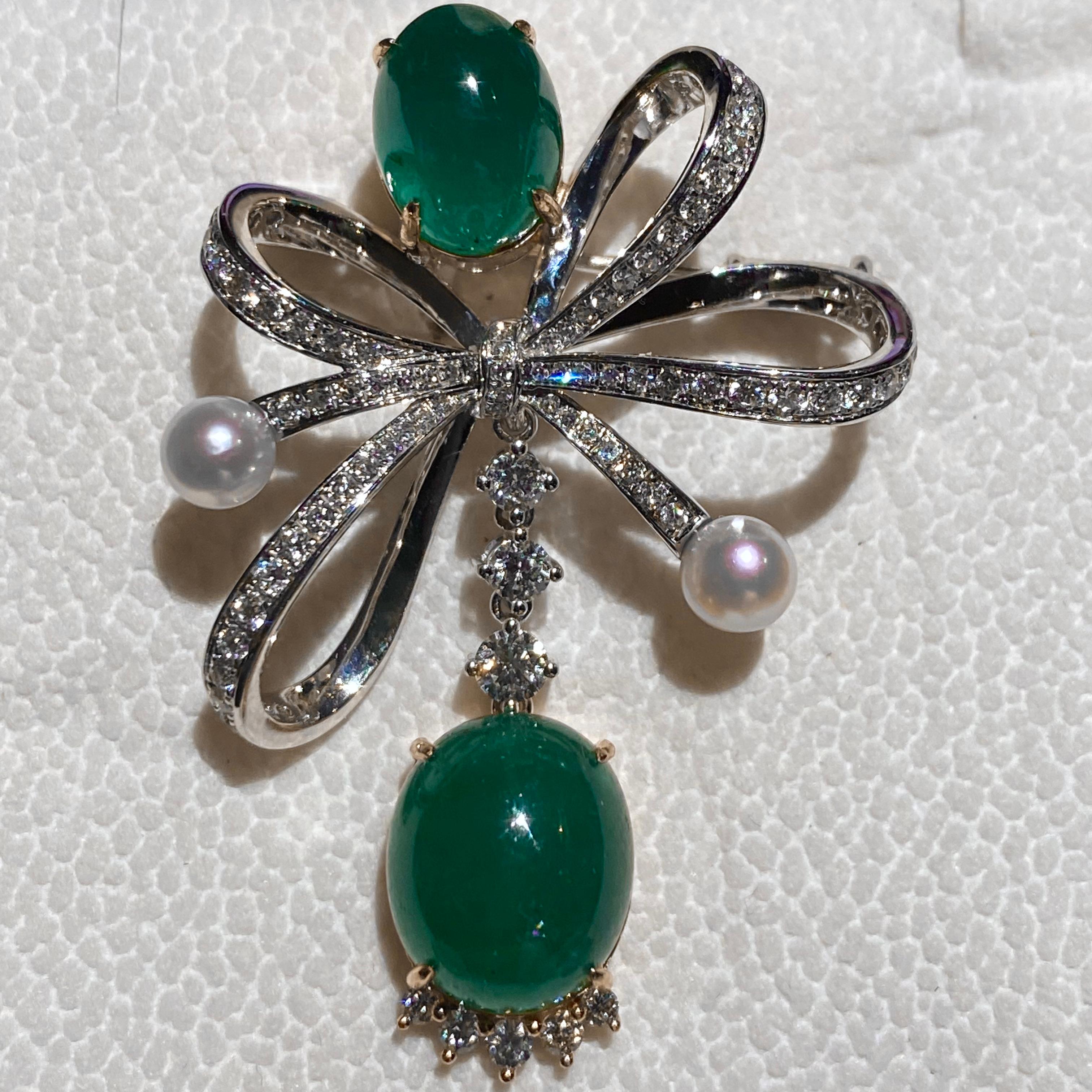 This is a piece of jewellery that can be converted into either a brooch or a pendant. The bottom hanging emerald can be removed according to your liking. For a more casuall event, you might need a slightly smaller brooch/pendant and with this, you