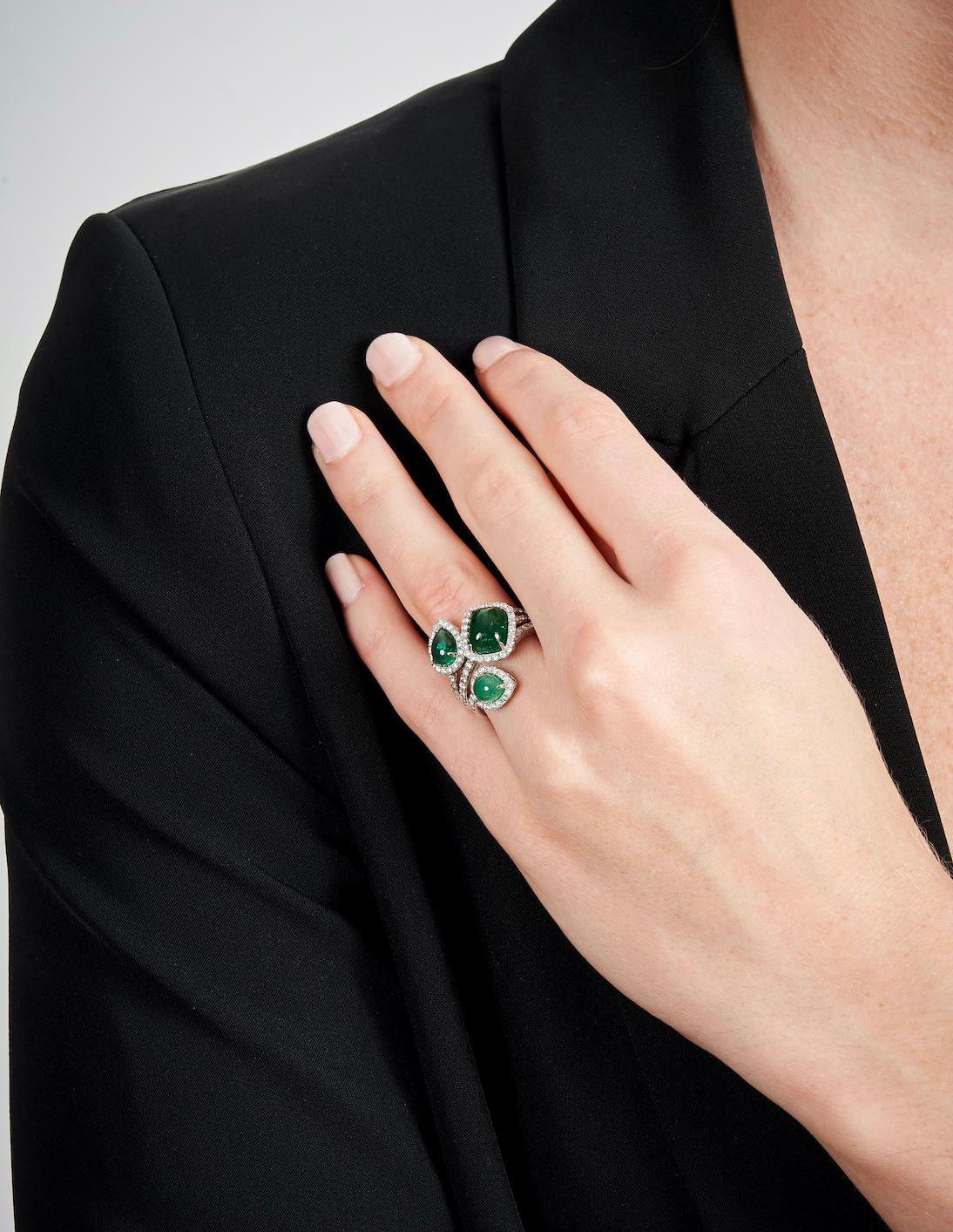 Bague en or blanc Eostre de style multi-style avec émeraude vert vif et diamants Neuf - En vente à Melbourne, AU