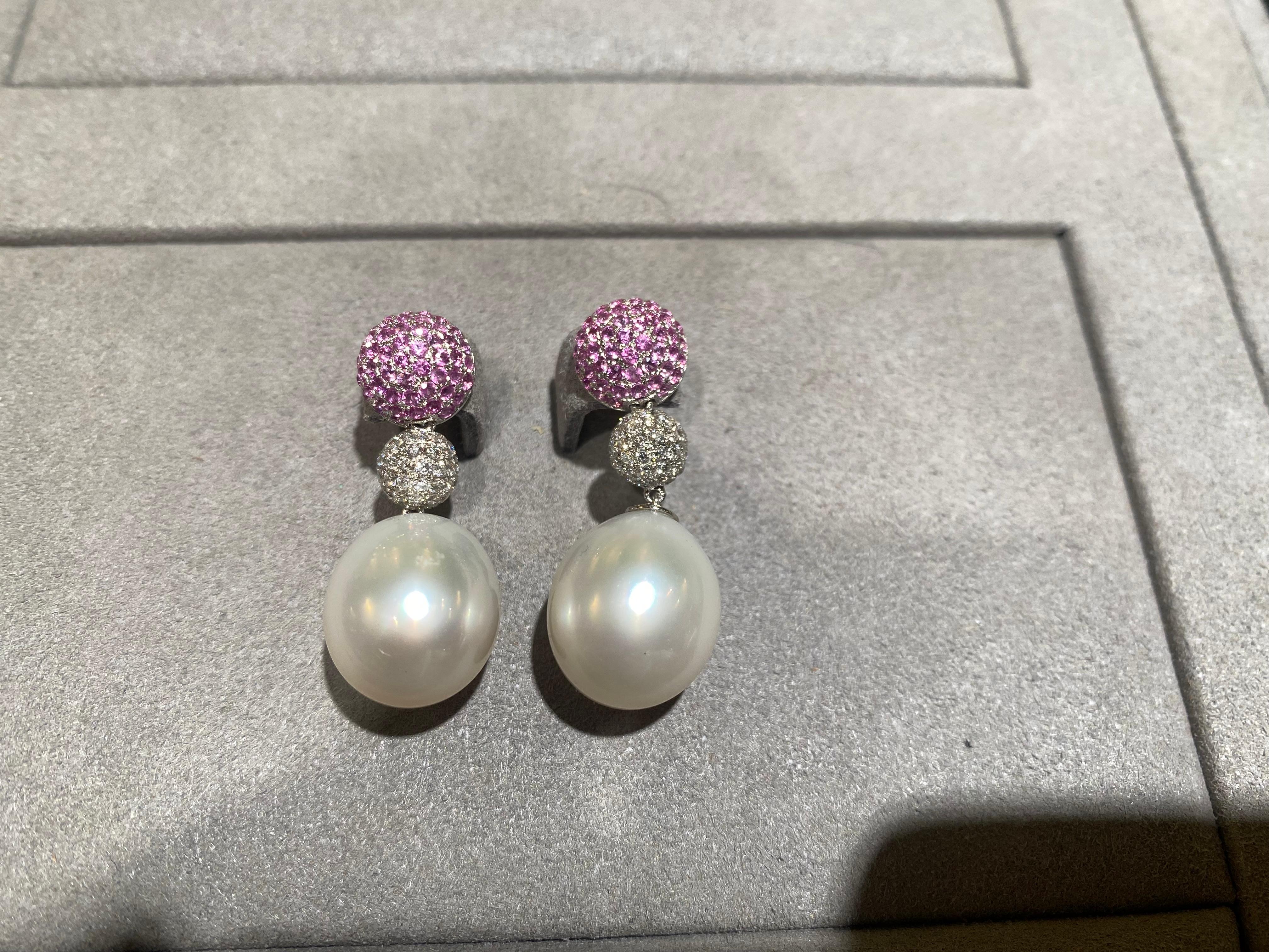 Contemporaneo Orecchino Eostre con zaffiro rosa, diamante e perla dei mari del sud in oro bianco 18 carati in vendita