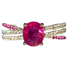 Eostre Ring aus 18 Karat Weißgold mit lila rosa Saphir und Diamant