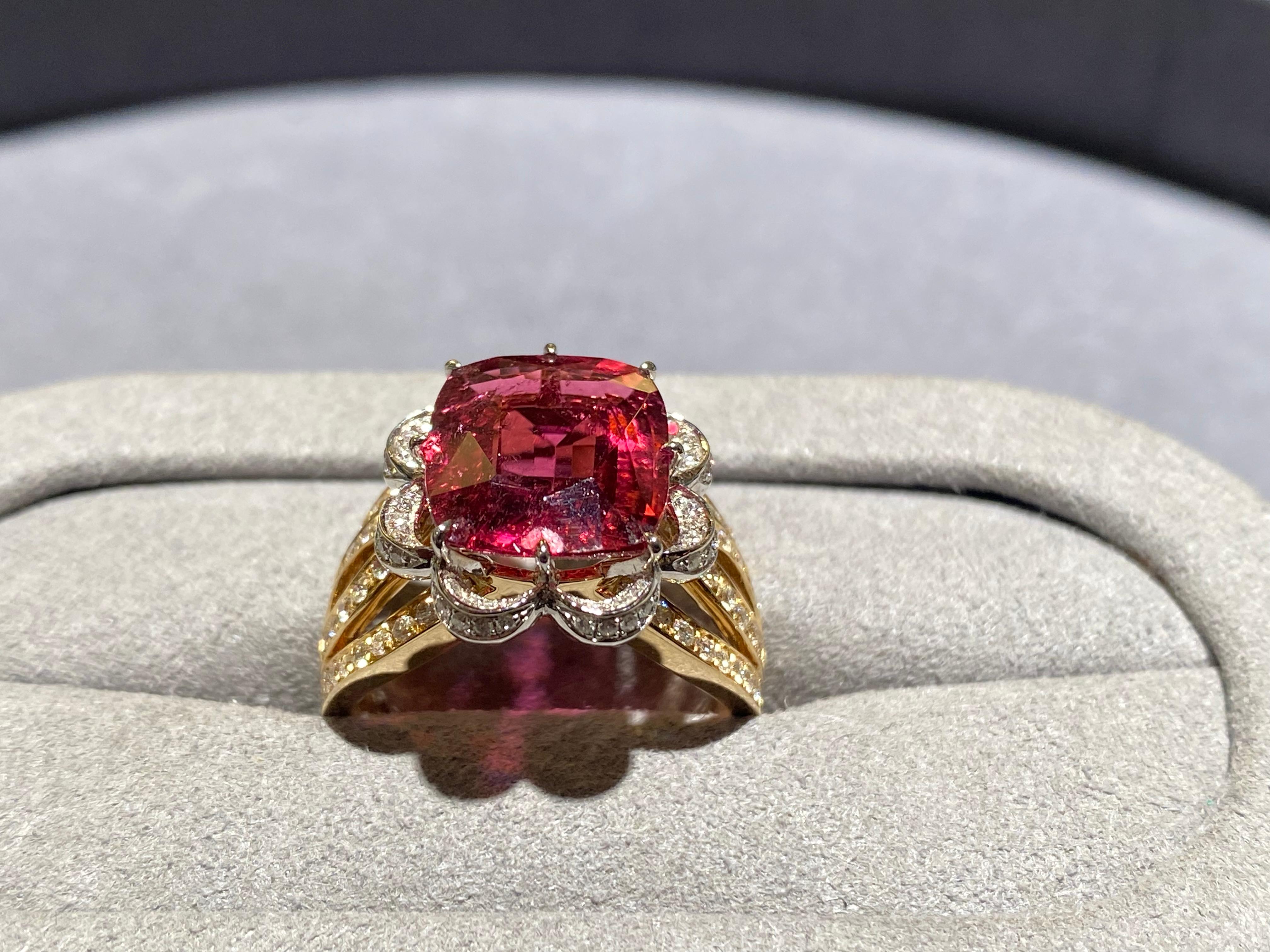 Anillo Eostre de Turmalina Rubelita y Diamantes en Oro Amarillo de 18k Corte cuadrado