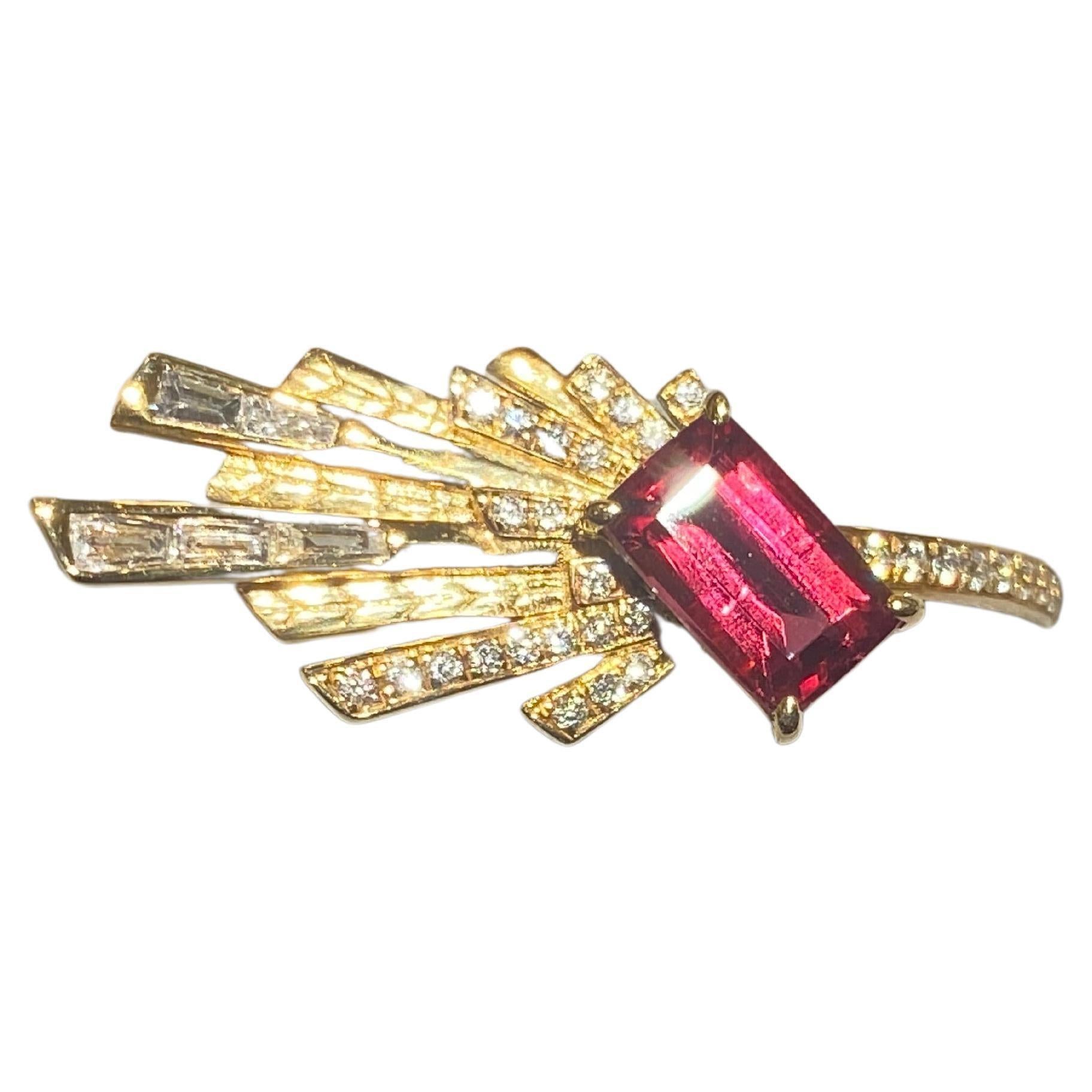 Eostre spinel and Diamond Ring in 18k Yellow Gold
