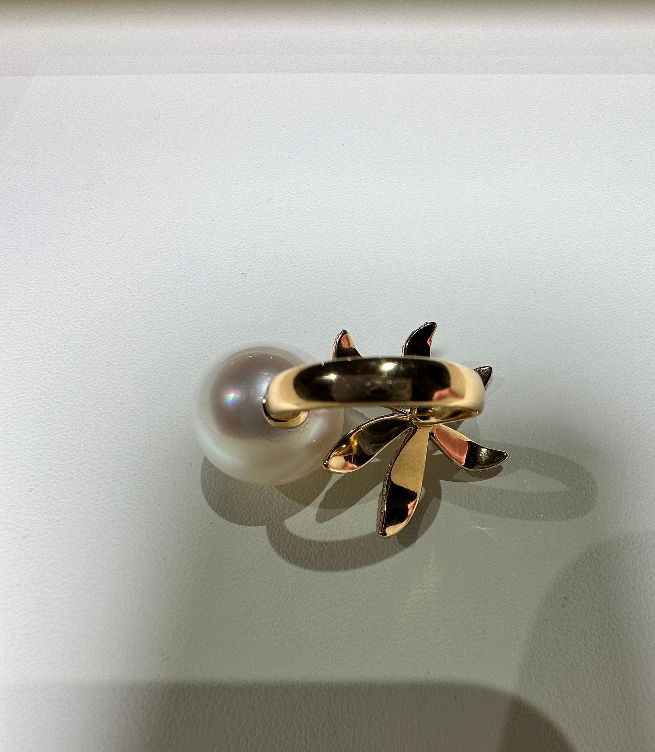 Brilliant Cut Eostre South Sea Pearl and Diamond Ring in yellow Gold For Sale