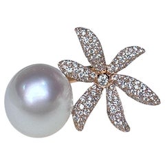 Bague en or jaune avec perles des mers du Sud et diamants