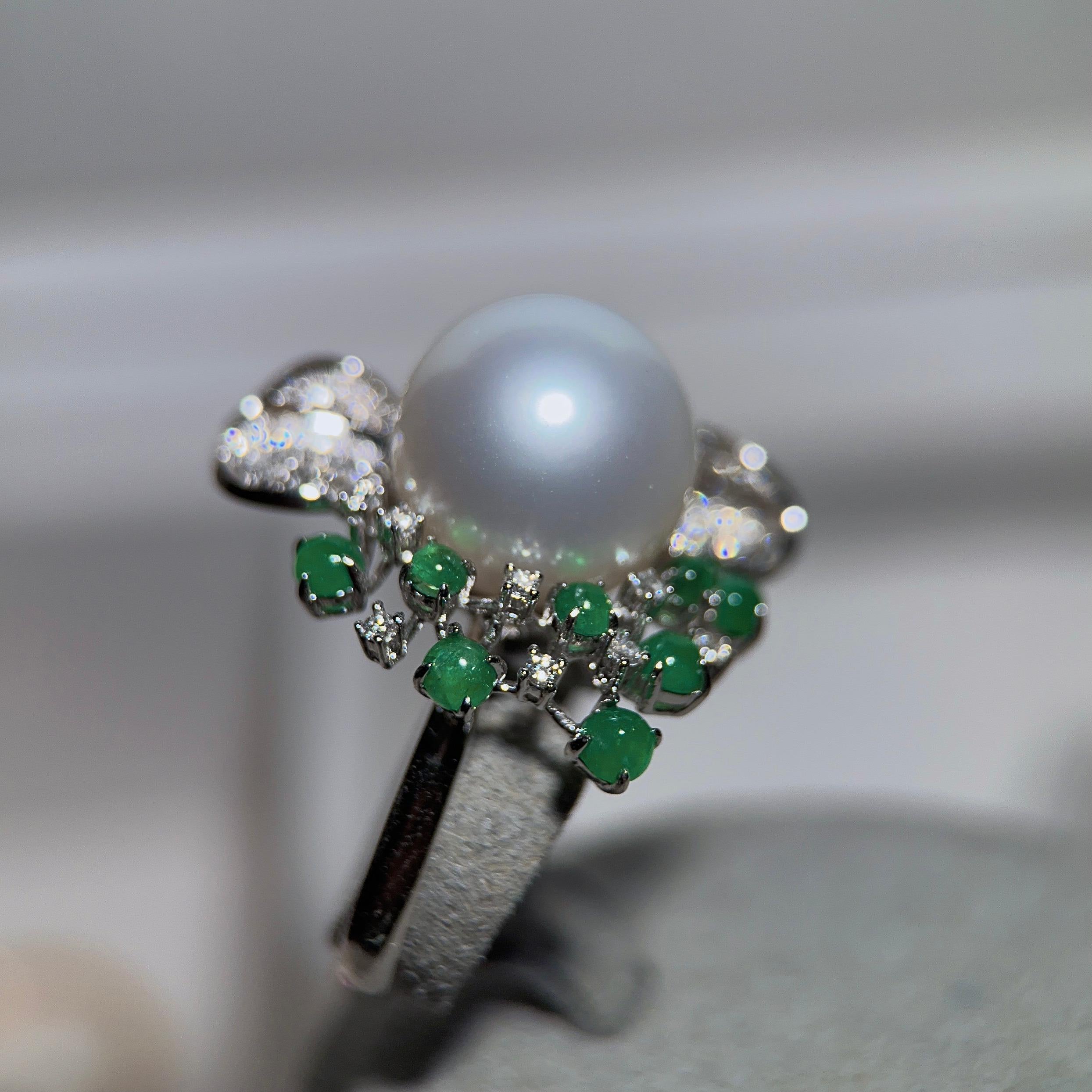 Eostre South Sea Pearl, Emerald and Diamond Ring in White Gold In New Condition For Sale In Melbourne, AU