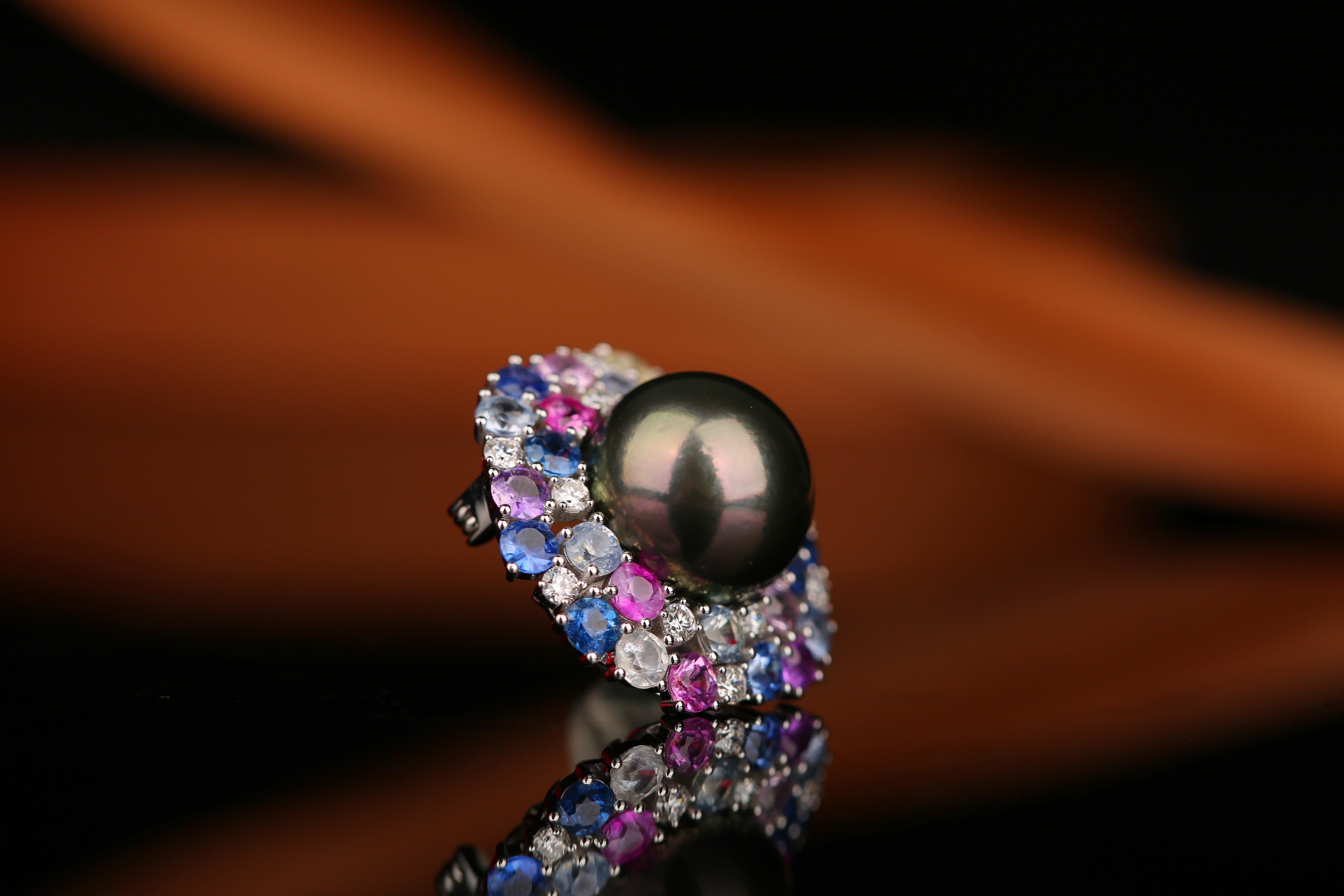 
A 14.5 mm black tahitian Pearl and Yellow Diamond Brooch and Pendant  in 18k white Gold
It consists of a ROUND Shape South Sea Pearl with Very Good Lustre and Very Minor Surface Blemish

Total Natural Diamond weight is 0.636ct , The Colour of the