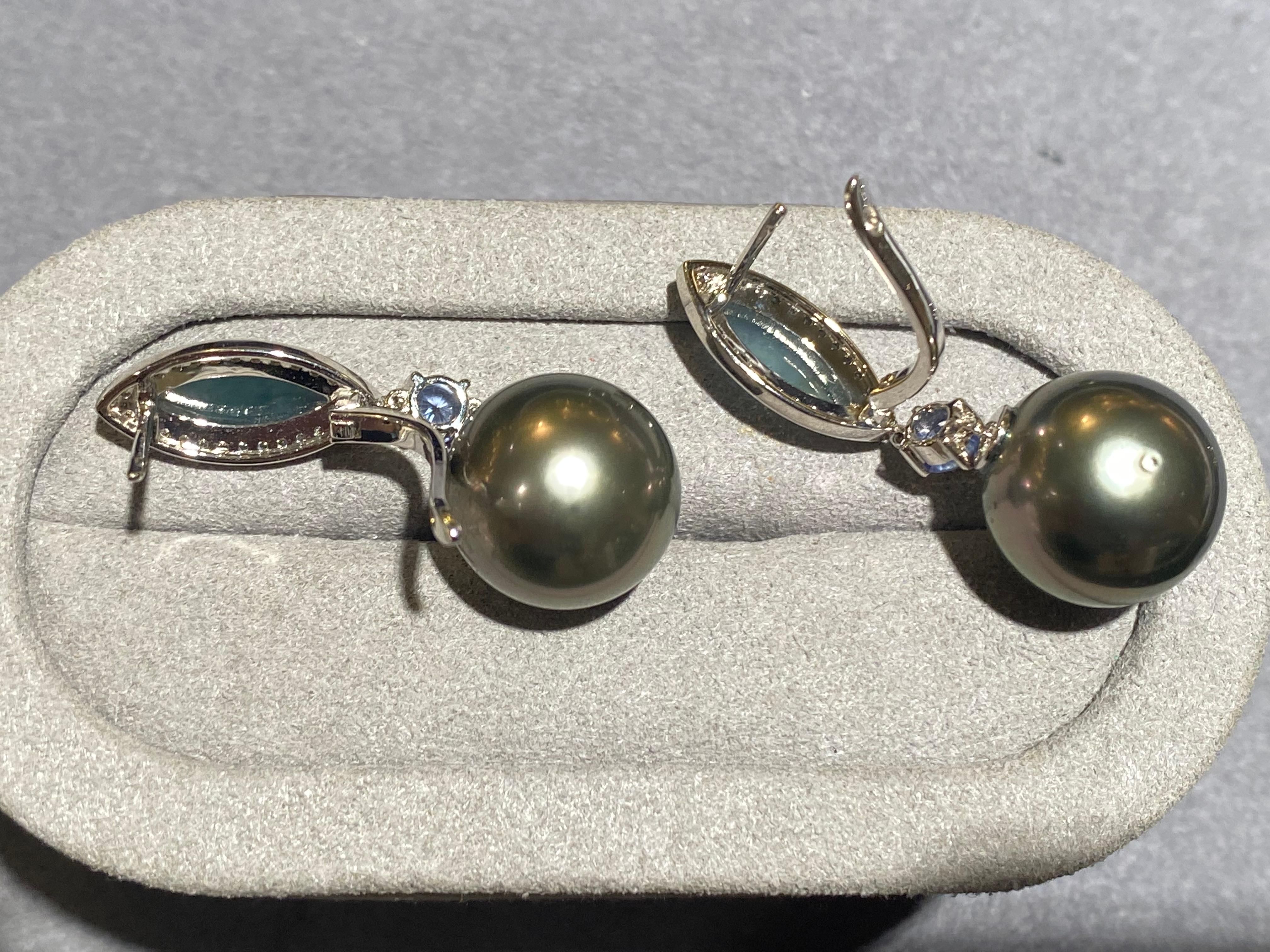 Women's Eostre Type A Blue Jadeite, Tahitian Pearl and Diamond Jewellery set in 18k Gold For Sale