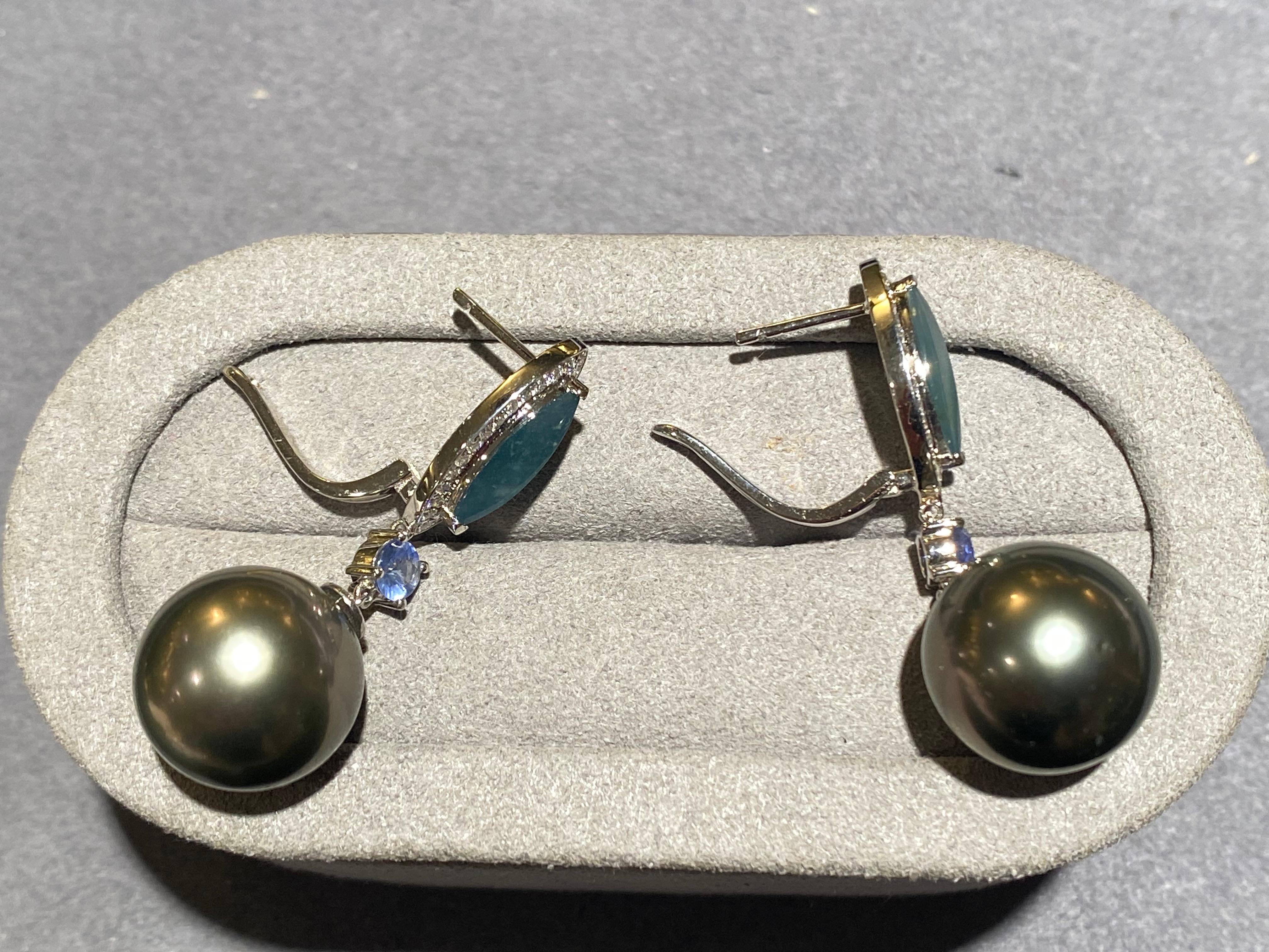Eostre Type A Blue Jadeite, Tahitian Pearl and Diamond Jewellery set in 18k Gold For Sale 1