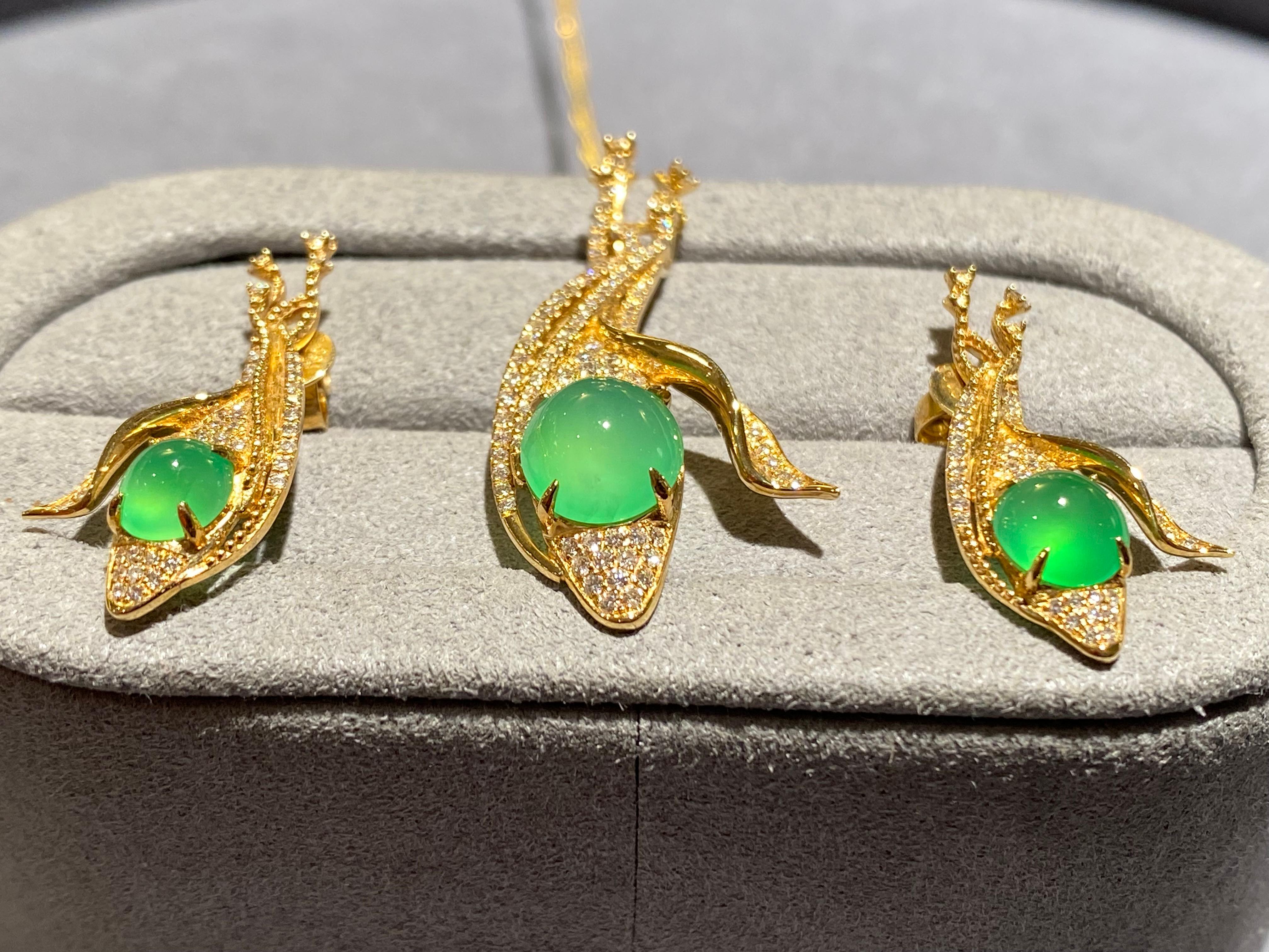 Eostre Typ A Ohrring aus 18 Karat Gelbgold mit grünem Jadeit und Diamant-Anhänger (Zeitgenössisch) im Angebot