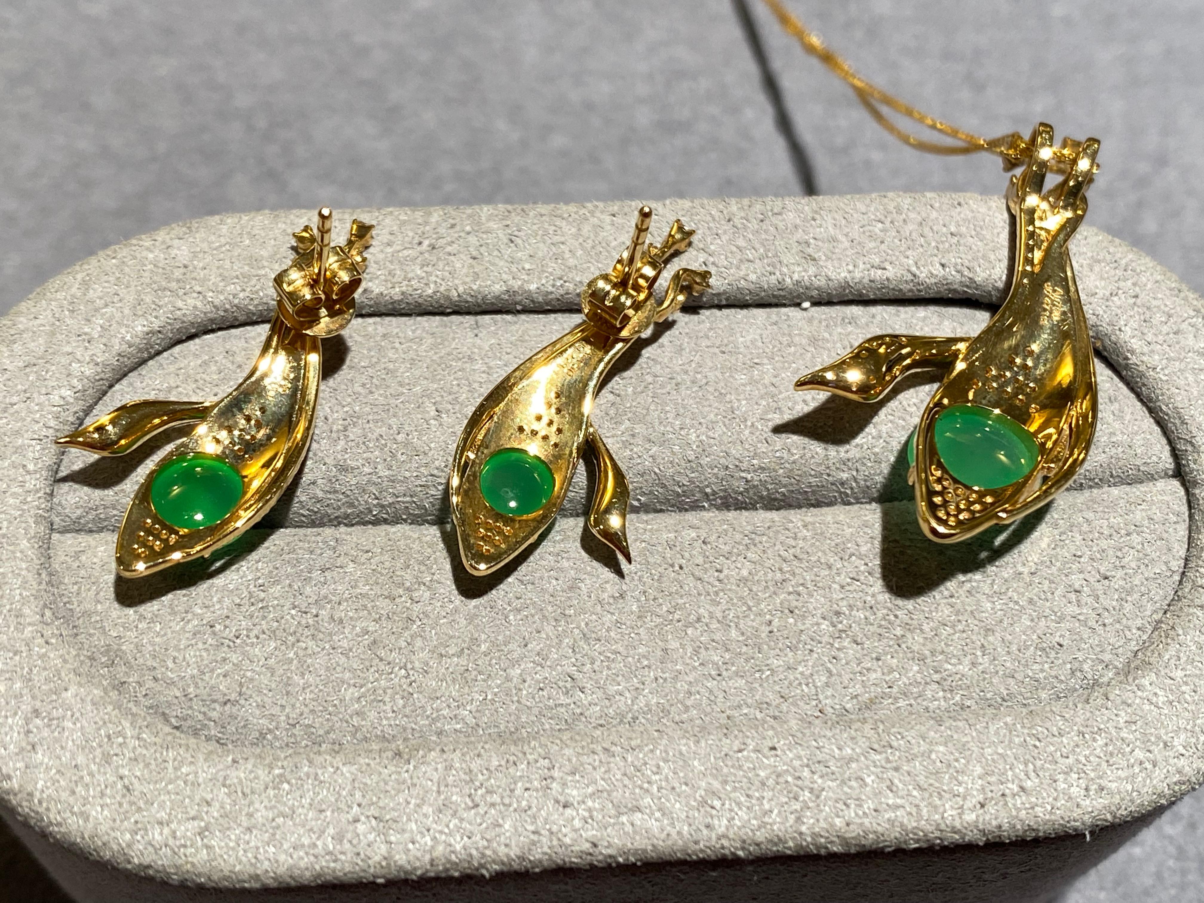 Eostre Type A Green Jadeite and Diamond Pendant Earring Set in 18k Yellow Gold In New Condition For Sale In Melbourne, AU