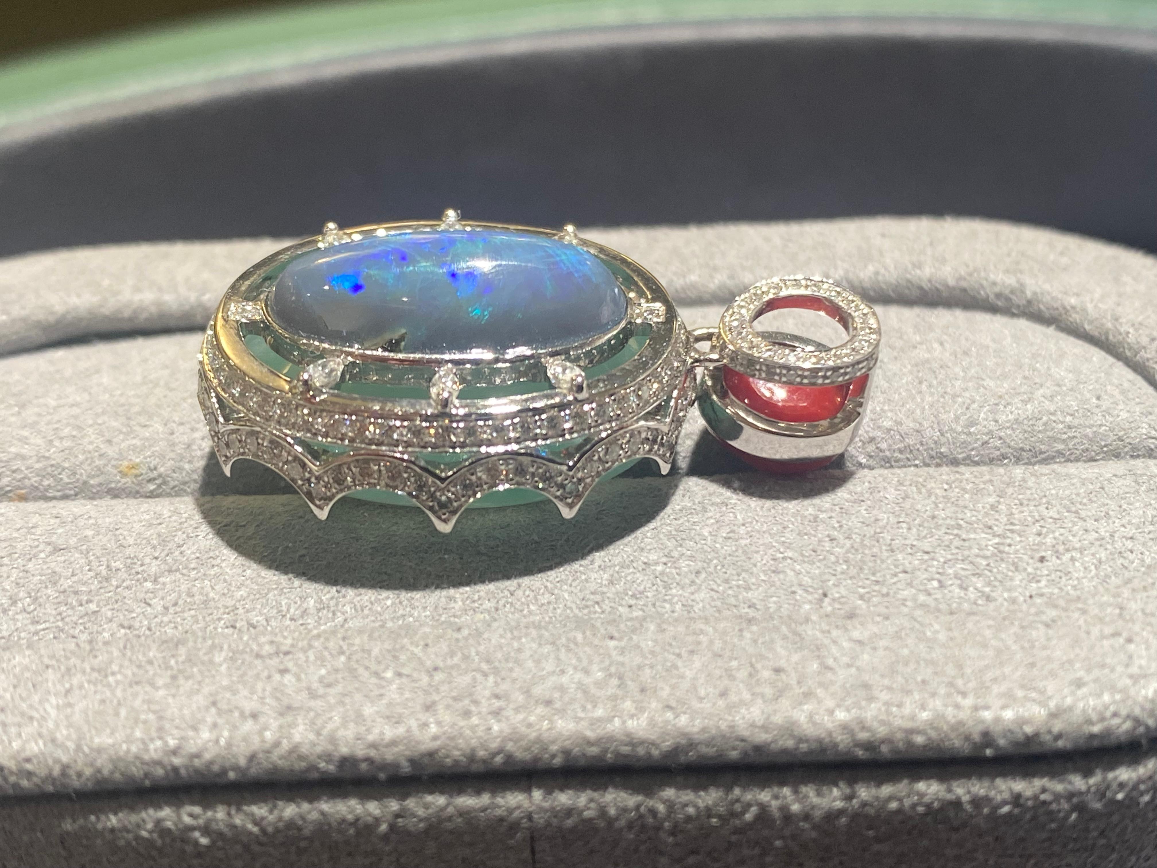 Eostre Typ A Anhnger aus 18 Karat Gold mit Jadeit, roter Koralle, massivem Opal und Diamanten (Zeitgenössisch) im Angebot