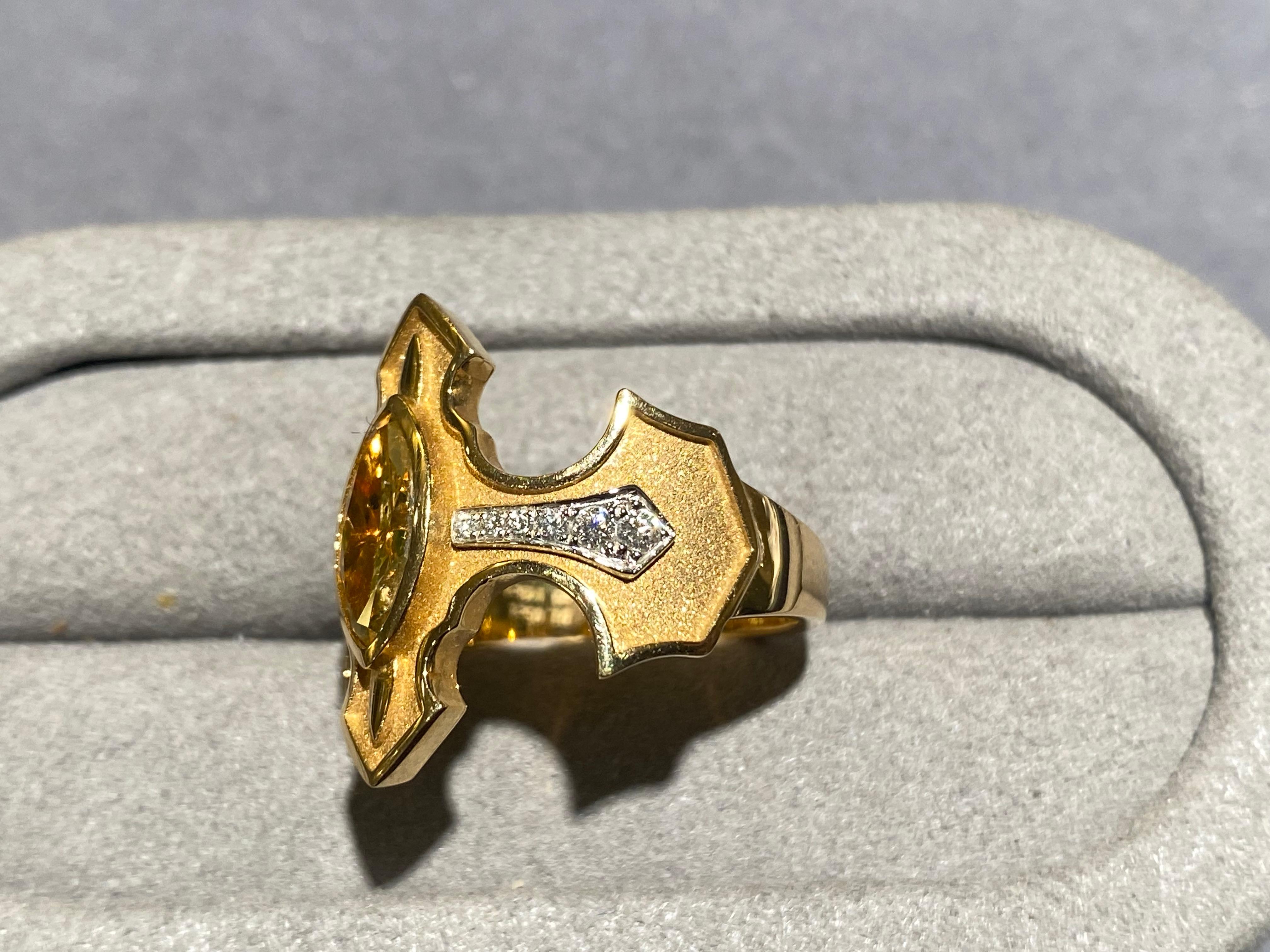 Contemporain Bague Eostre en or jaune 18 carats avec diamants et diamants jaunes en vente