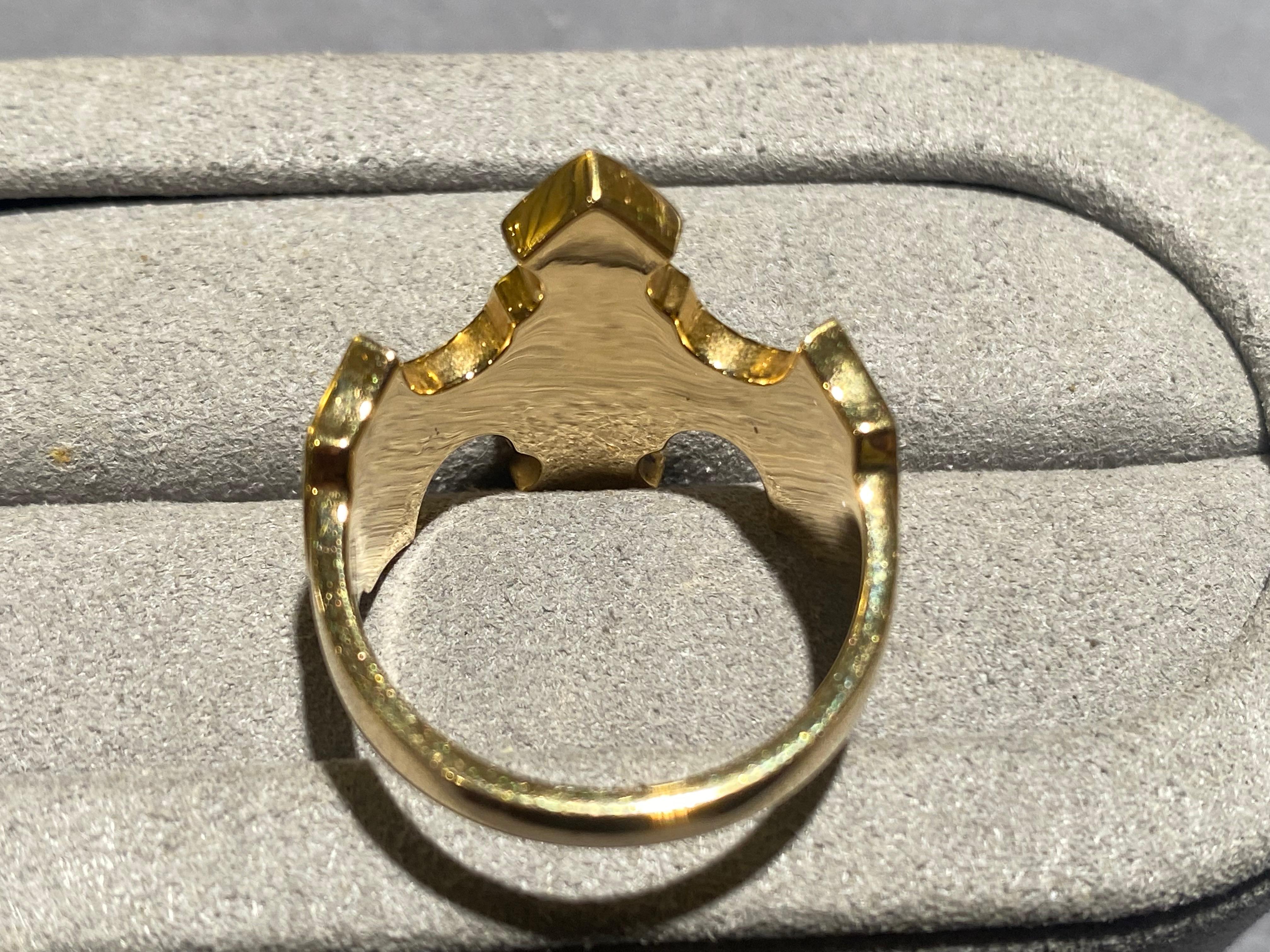 Taille brillant Bague Eostre en or jaune 18 carats avec diamants et diamants jaunes en vente