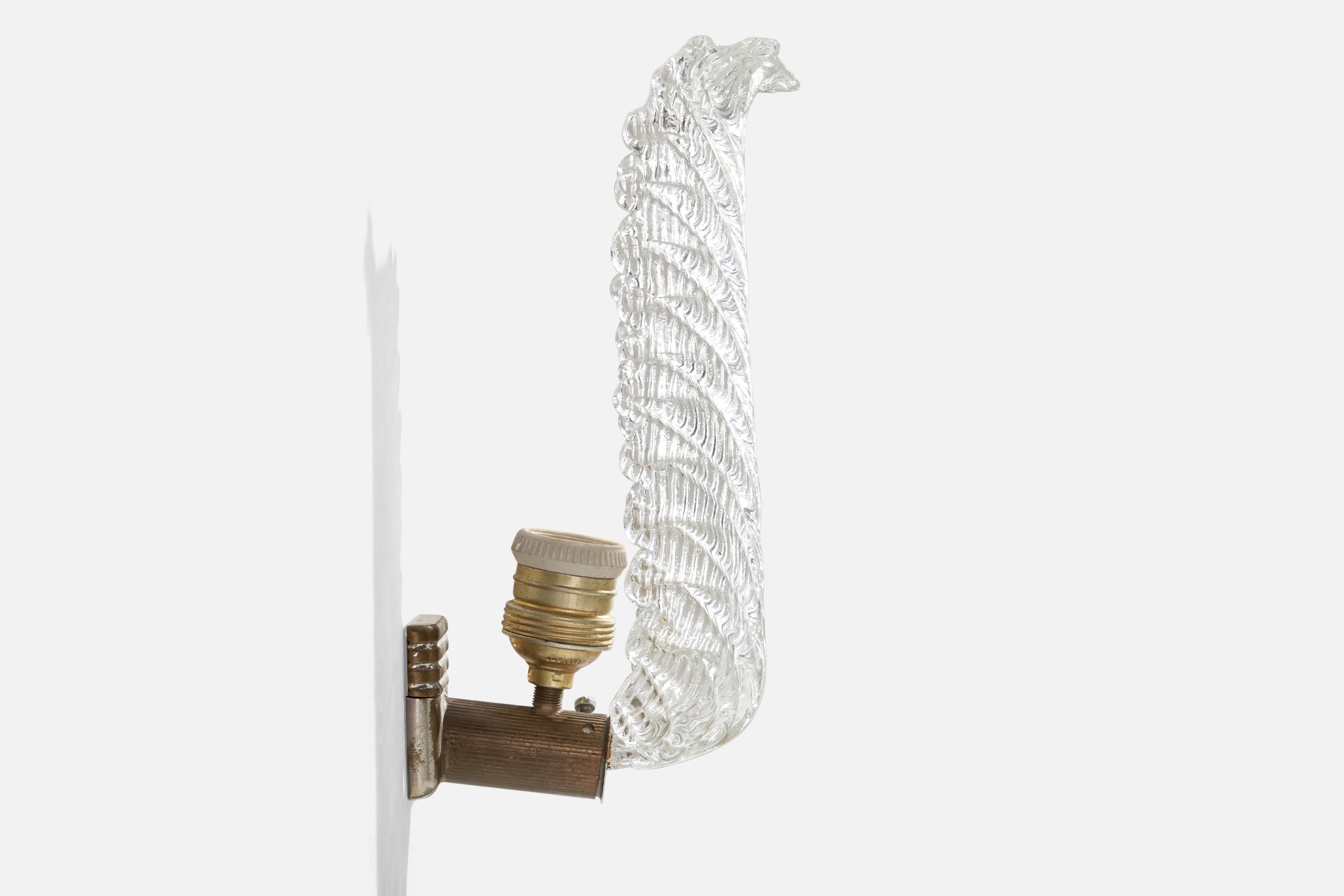 EP Milano, Wall Light, Brass, Metal, Glass, Italy, 1940s In Good Condition For Sale In High Point, NC