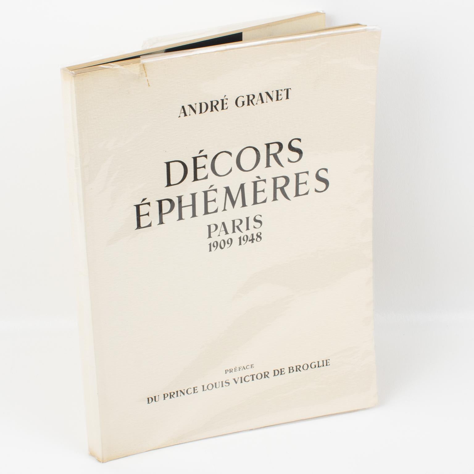 Décors éphémères : Les Expositions Jeux d'Eau et de Lumière, livre français d'André Granet, édition originale 1948, Préface du Prince Louis Victor de Broglie.
Le Grand Palais, près des Champs-Élysées à Paris, possède des salles aux intérieurs