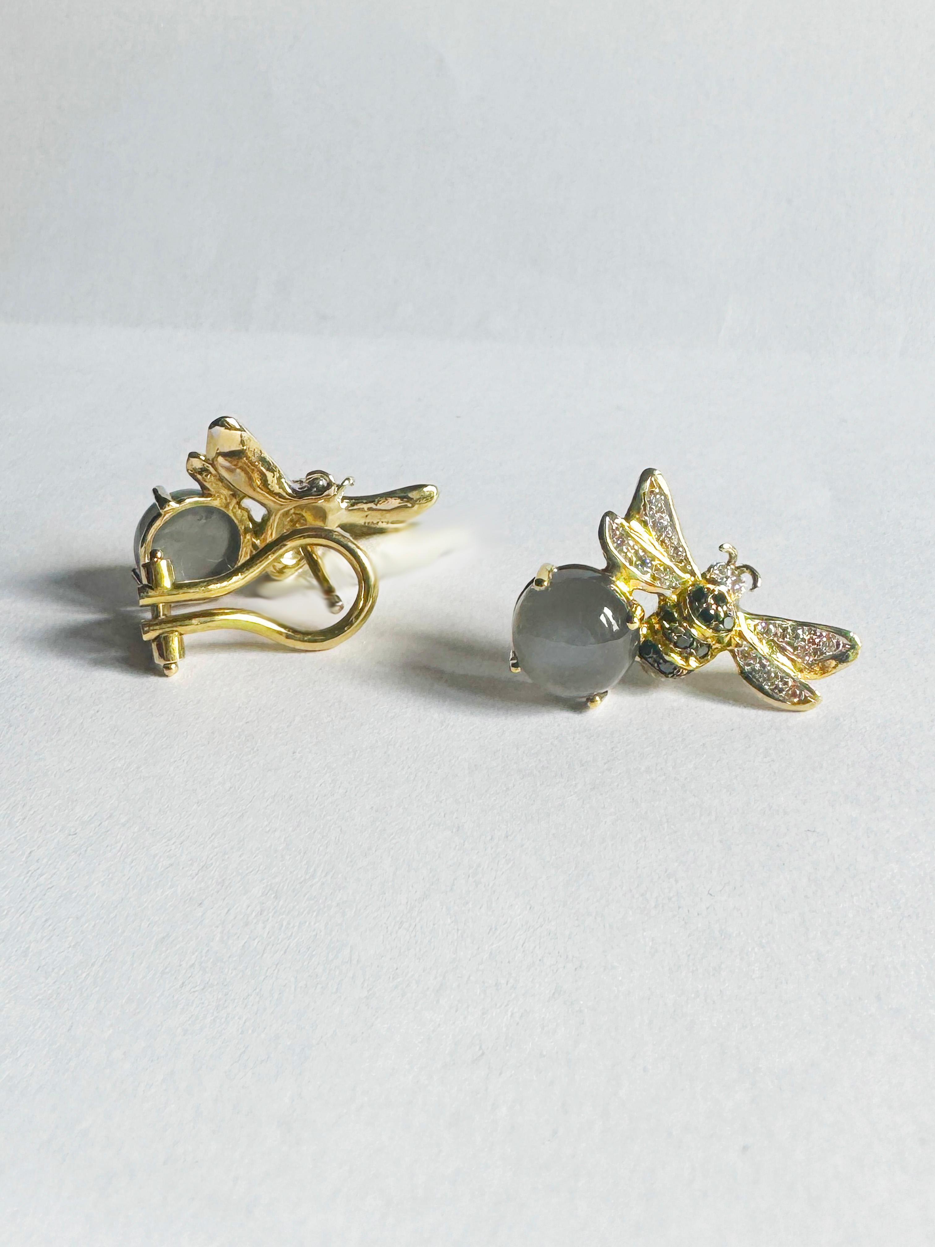 Ephemery 18K Yellow Gold Labradorite White Diamonds Stud Bee Earrings For Sale 3