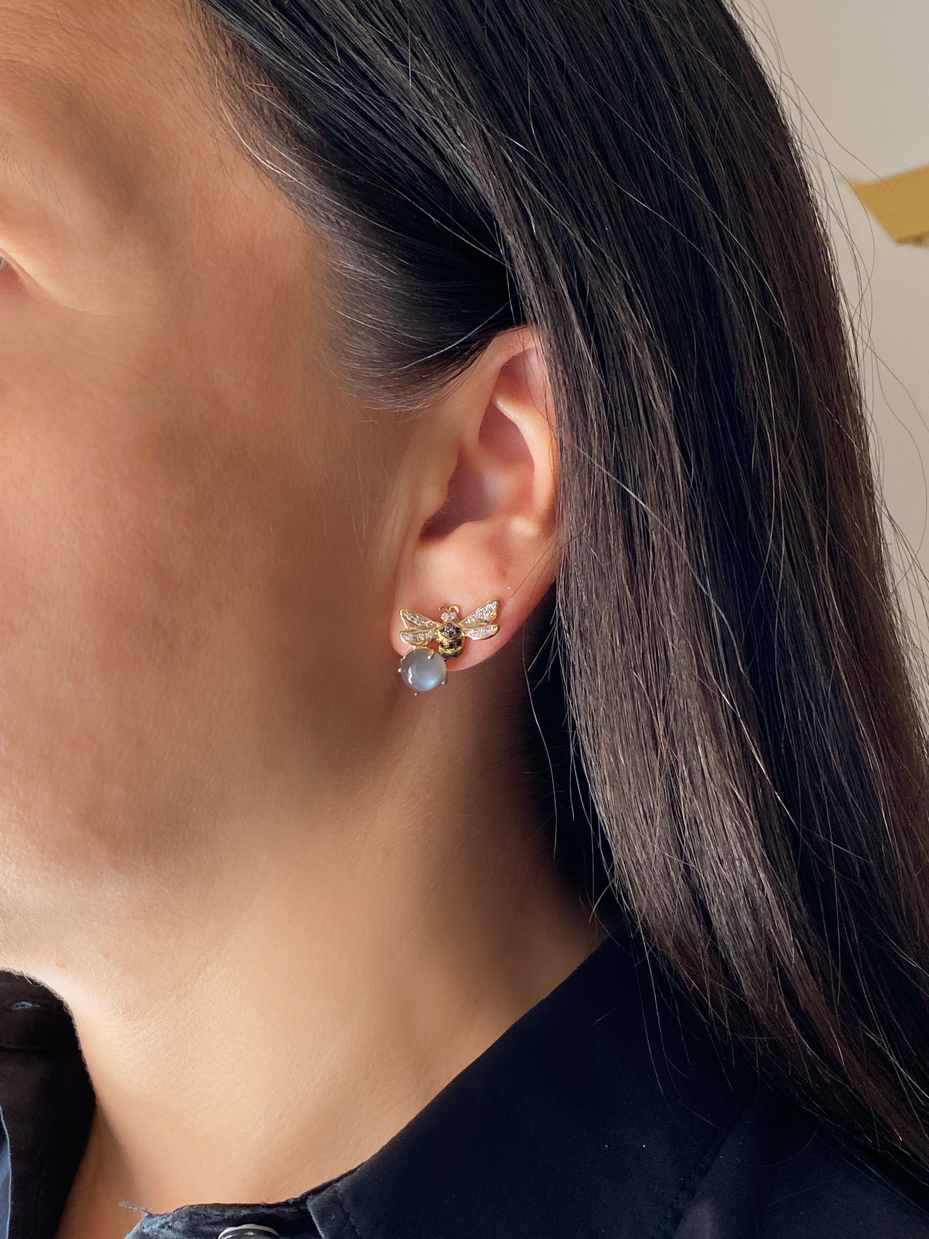Ephemery 18K Yellow Gold Labradorite White Diamonds Stud Bee Earrings In New Condition For Sale In Rome, IT