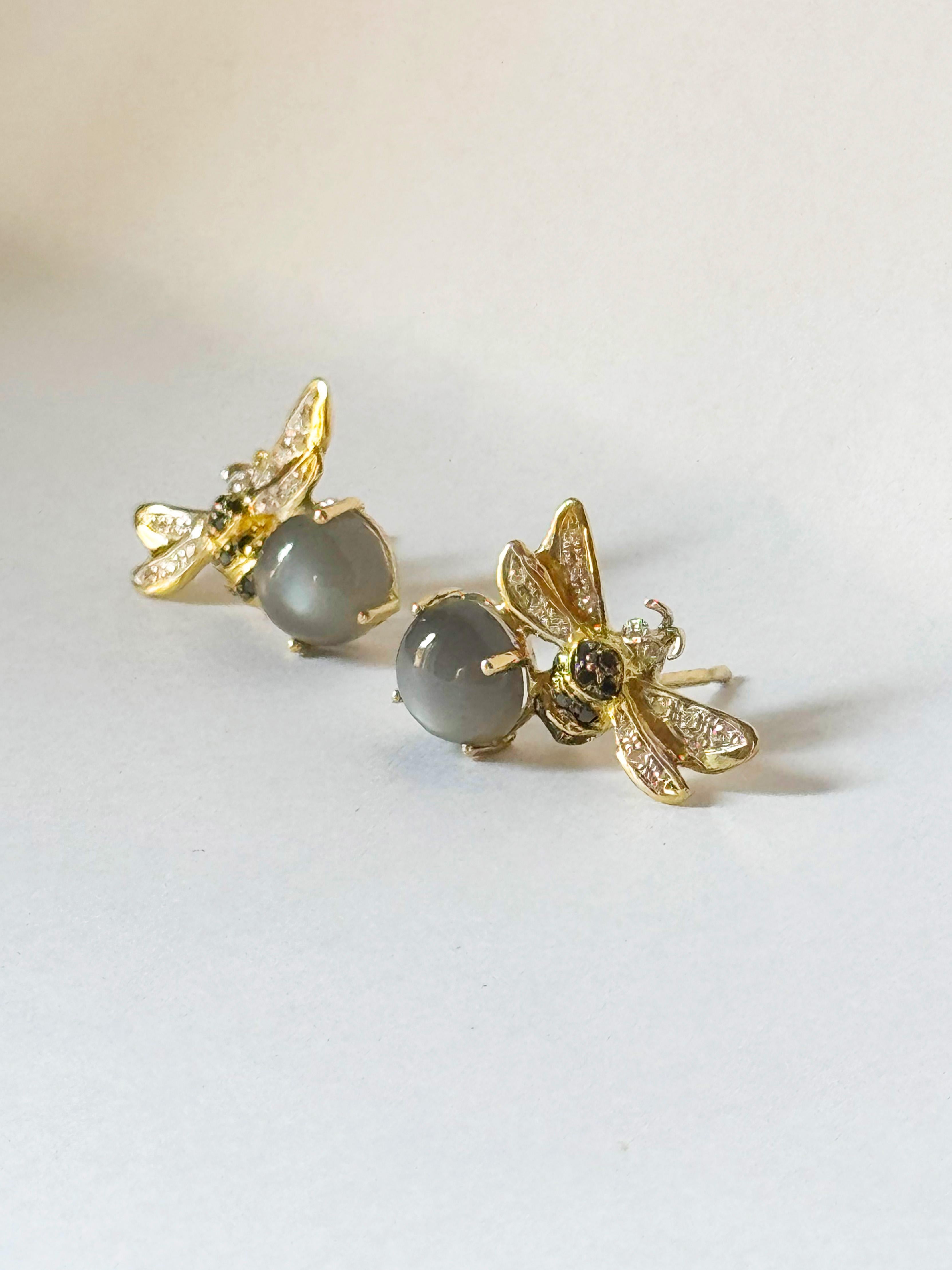 Brilliant Cut Ephemery 18K Yellow Gold Labradorite White Diamonds Stud Bee Earrings For Sale