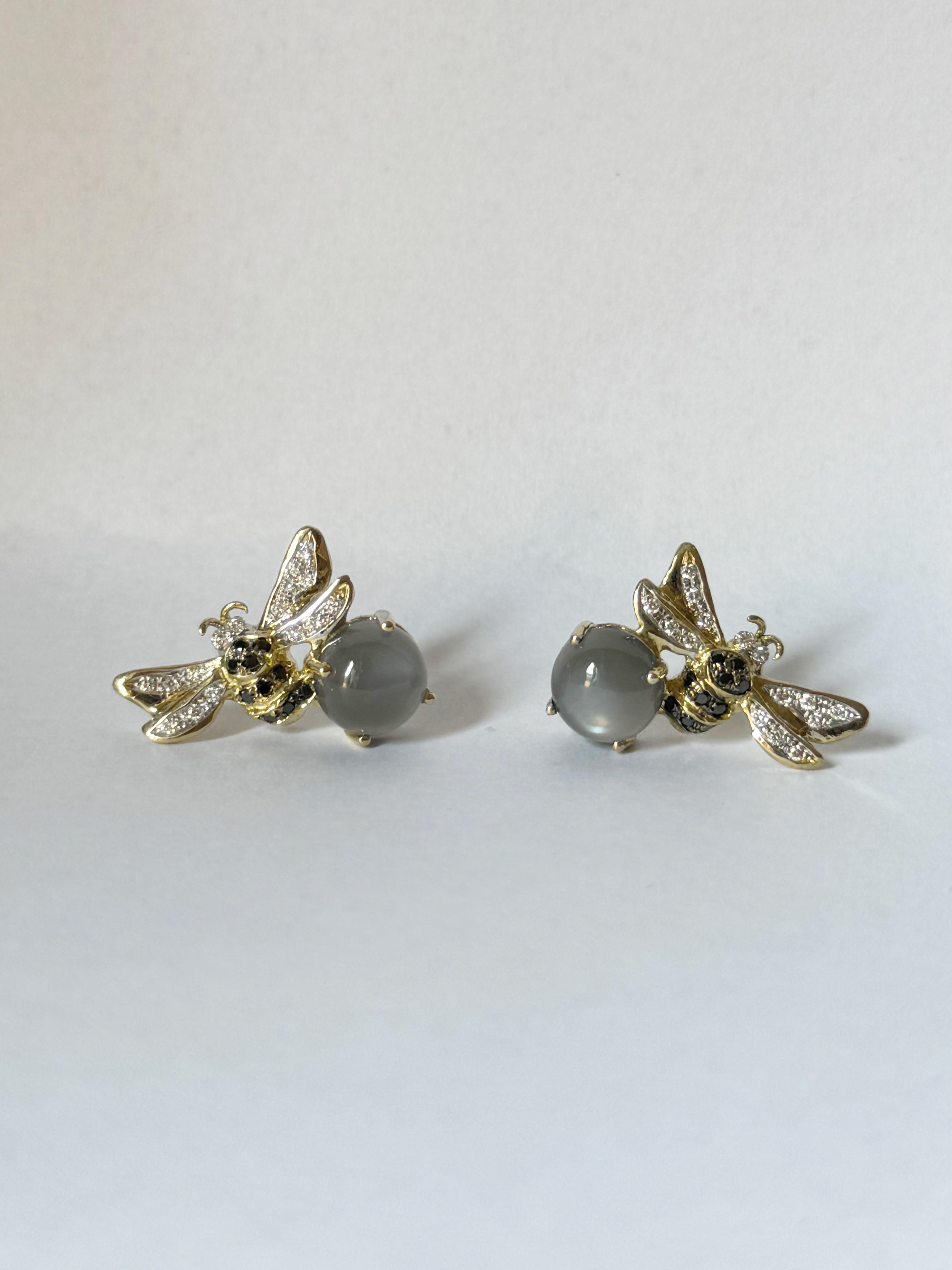 Ephemery 18K Yellow Gold Labradorite White Diamonds Stud Bee Earrings For Sale 1