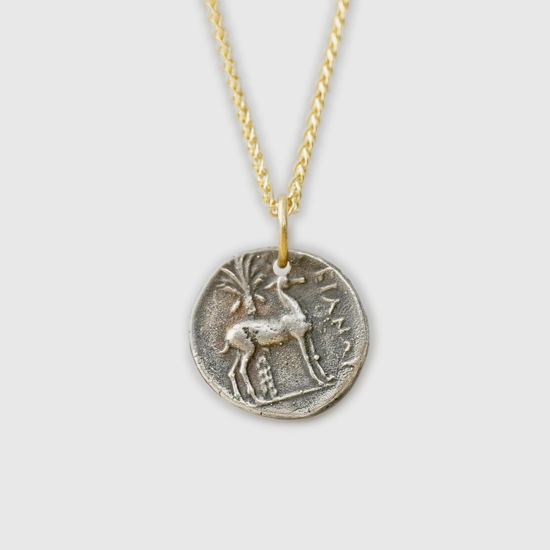 Taille ronde Ephèse, reine des abeilles, drachme tétra, pendentif en forme de pièce de monnaie ancienne (Replica), 24kt Gol en vente