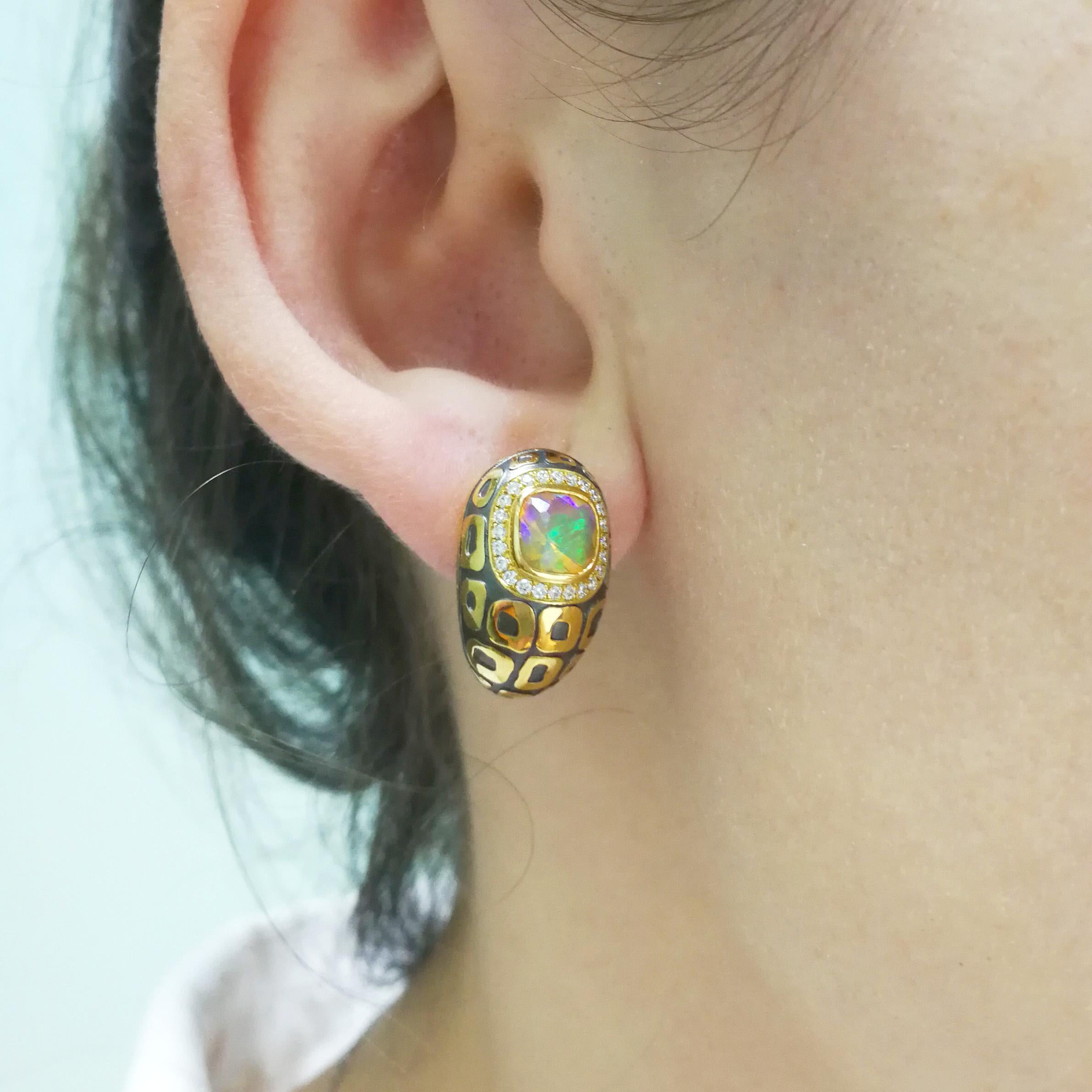 Äthiopischer Opal 0,99 Karat Diamanten Ohrringe aus 18 Karat Gelb- und Schwarzgold im Angebot 1
