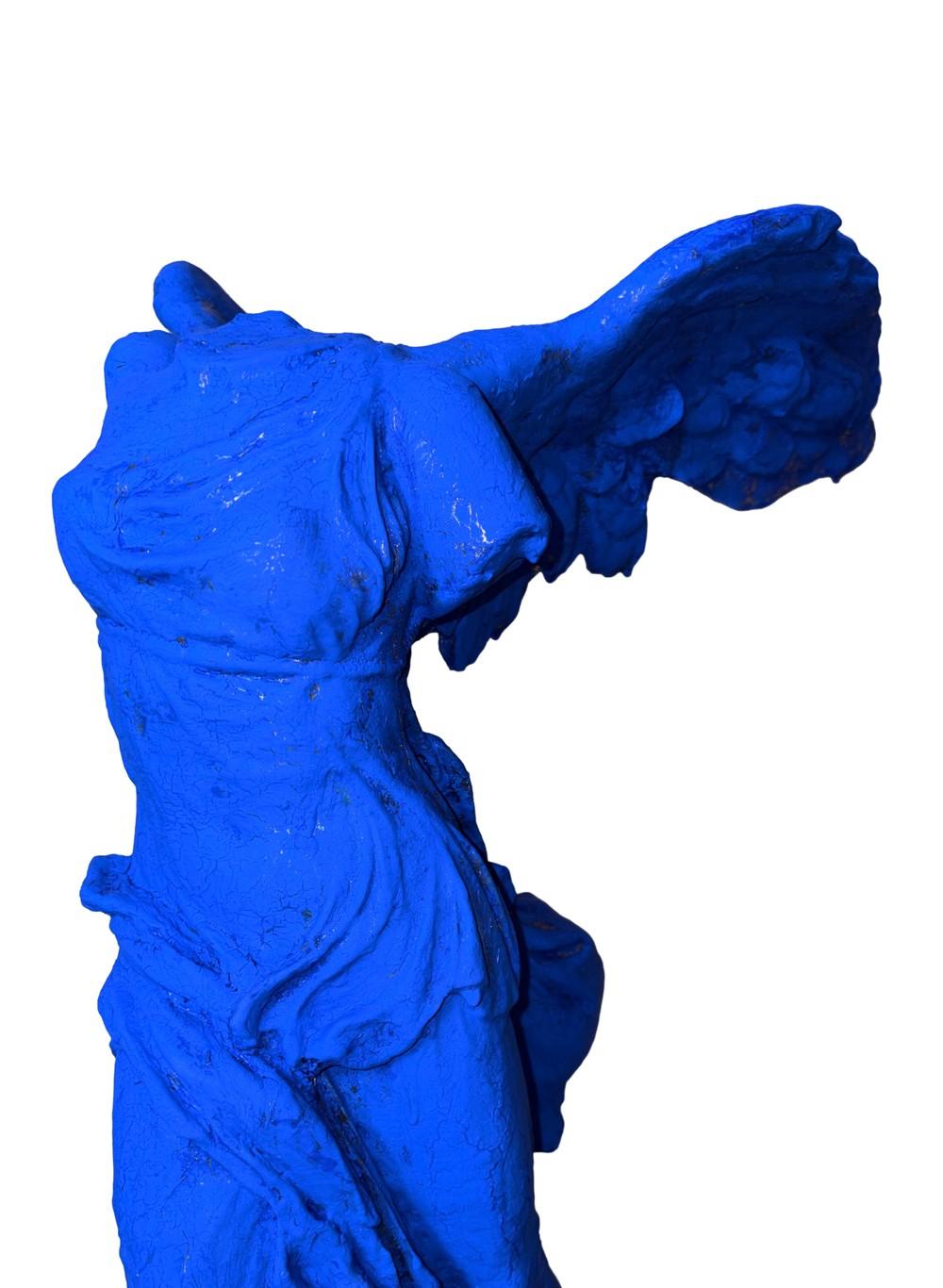 Epi, DeKlein: 24k Gold Samothrace, Yves Klein IKB Angel Sculpture, 2025 For Sale 1