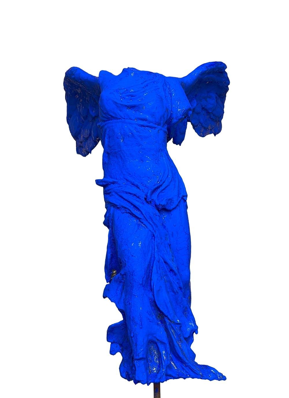 Epi, DeKlein: 24k Gold Samothrace, Yves Klein IKB Angel Sculpture, 2025 For Sale 2